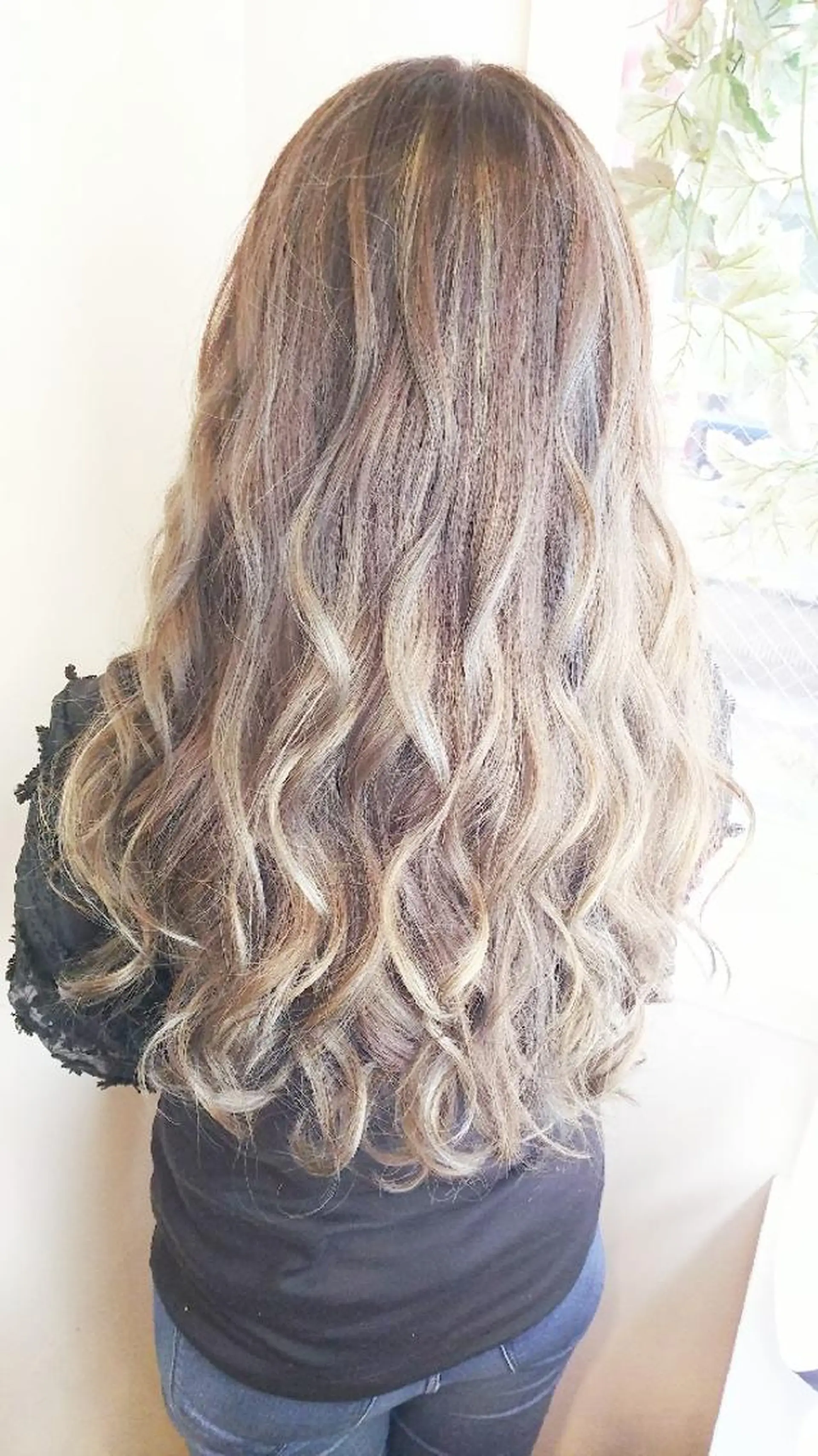 ロング カラー LUXBE GALLERY なんば駅前店所属・ラックスビーギャラリ ー AKICOのヘアスタイル