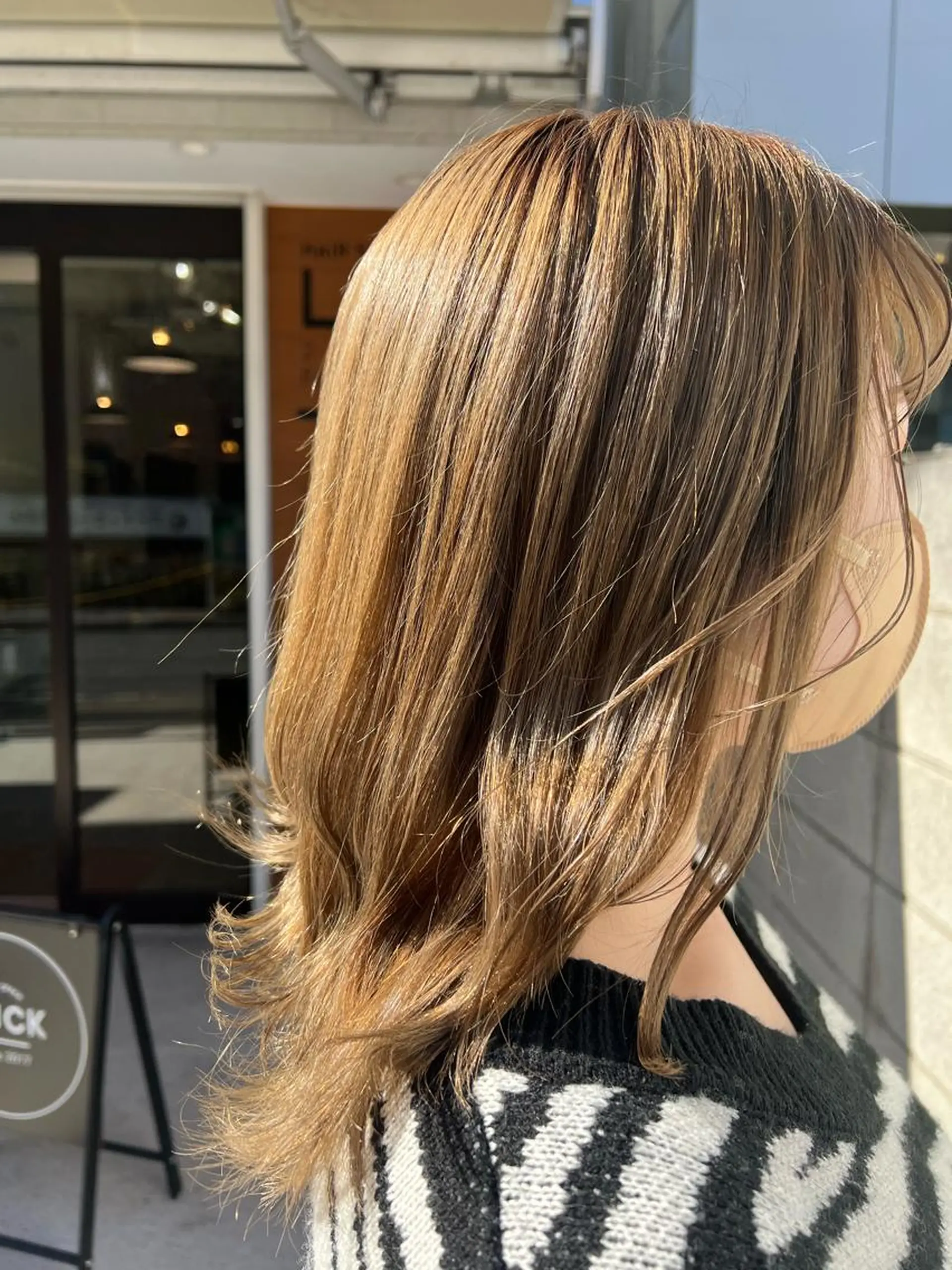 カラー ベージュカラー ブリーチ イシイ ハルナ 🤍のヘアスタイル