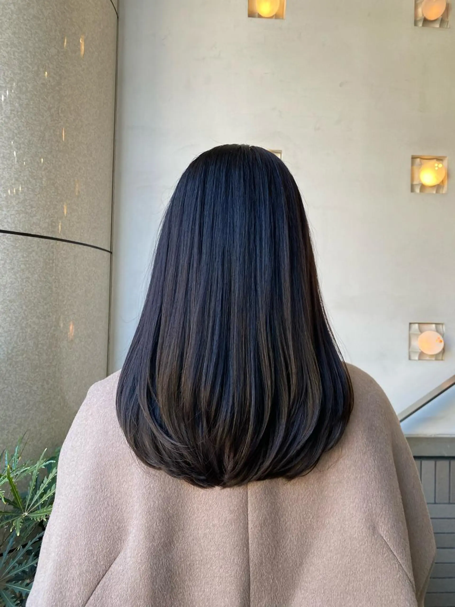 ミディアム カラー ミディアムレイヤー ブルーカラー ブルージュ ラベンダーカラー レイヤーカット カット ヘアカラー トリートメント 統括マネージャー/ 髪のドクター/前原悟のヘアスタイル