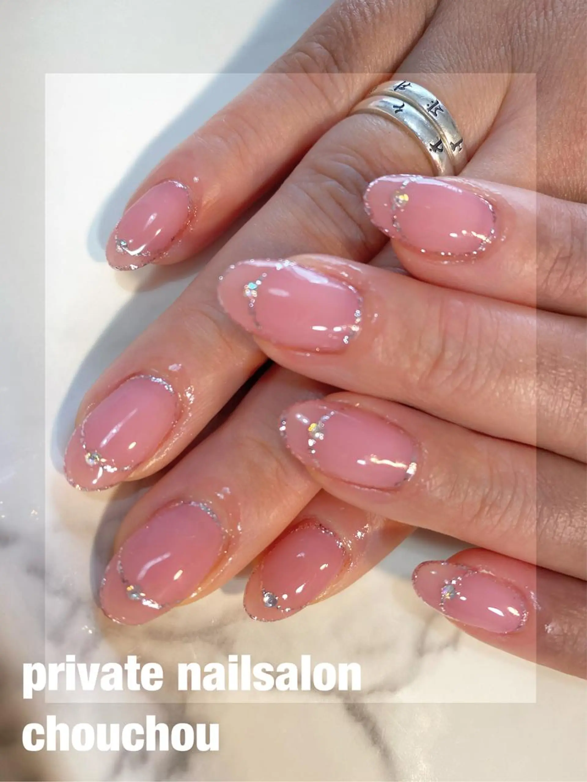 ミディアム ネイル キラキラネイル ネイルサロン CHOUCHOUのネイルデザイン