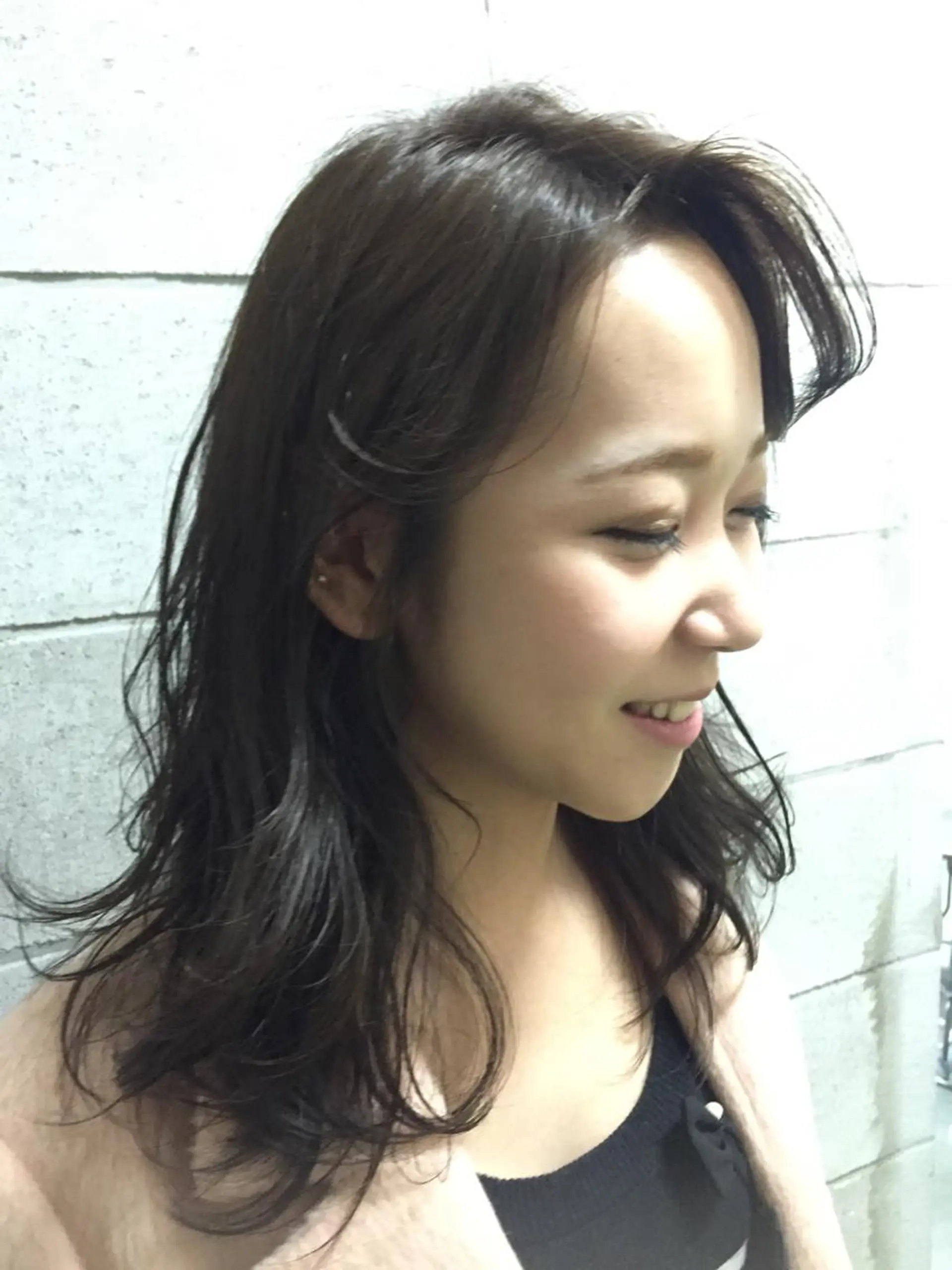 ロング アッシュ かきあげバング こう ちゃんのヘアスタイル