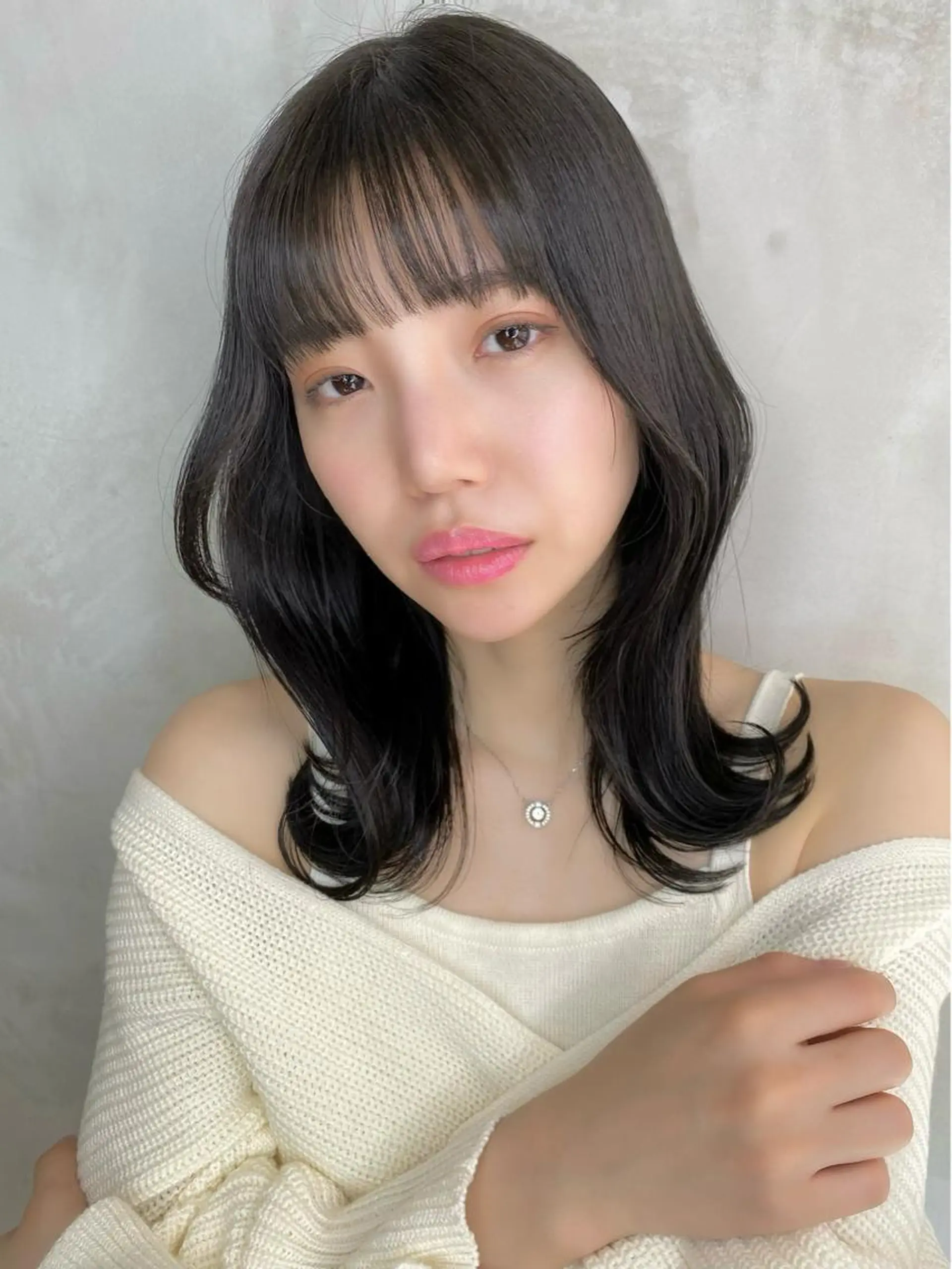 セミロング カラー 黒髪 ブルーカラー ブルーブラック くびれヘア ヨシンモリ カット ヘアカラー トリートメント 韓国レイヤー/ミルク ティー🦋高橋　暖のヘアスタイル