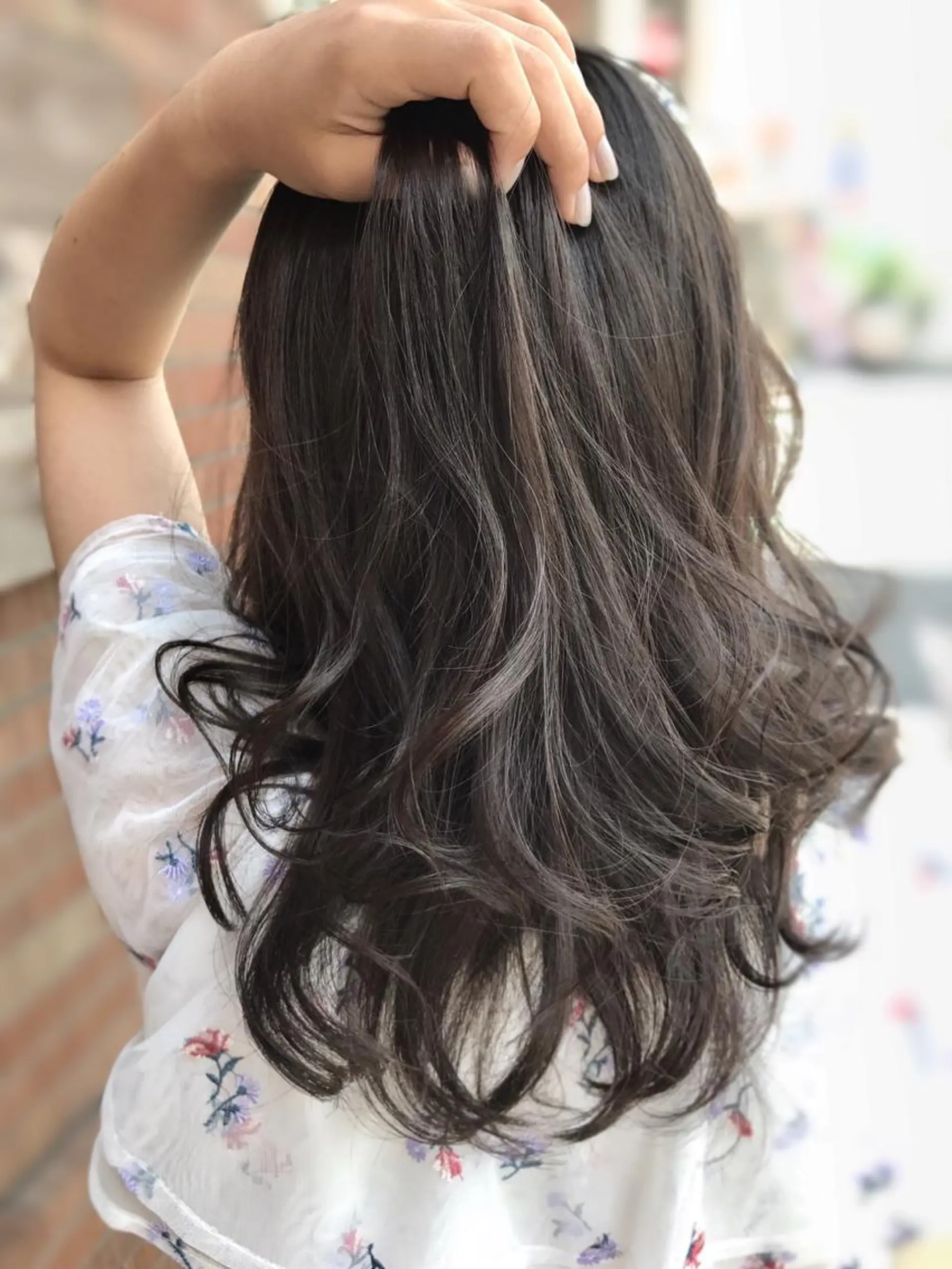 セミロング カラー パーマ ヘアアレンジ メンズ キッズ ネイル マツエク・マツパ アクアカラー 透明感カラー トリートメント カット ヘアカラー トリートメント 20代半ば上質なへア ケア 髪質改善 大西のヘアスタイル