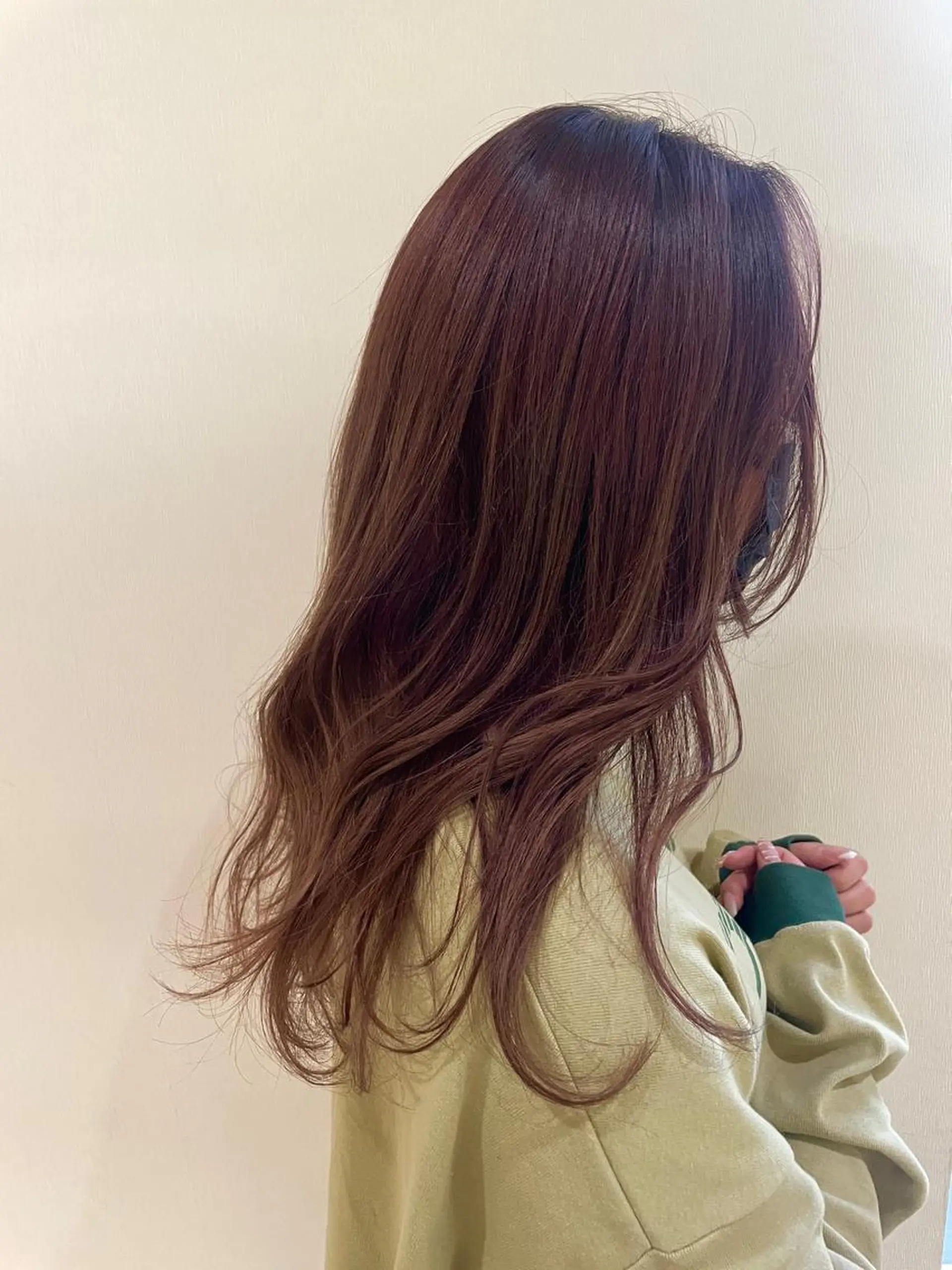 セミロング カラー 三浦 瑠璃のヘアスタイル