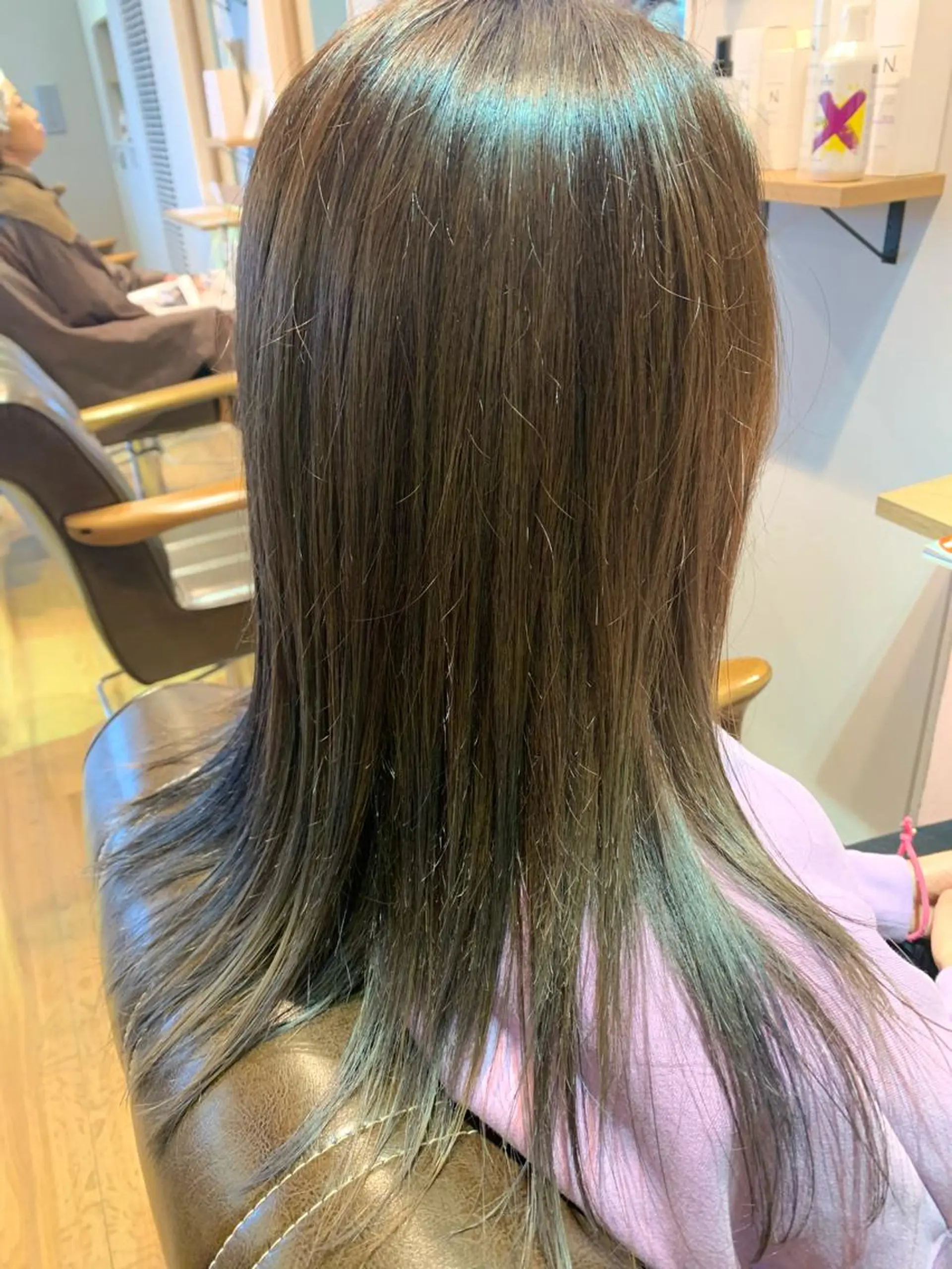 ロング カラー グレージュ ツキダテ ユイのヘアスタイル