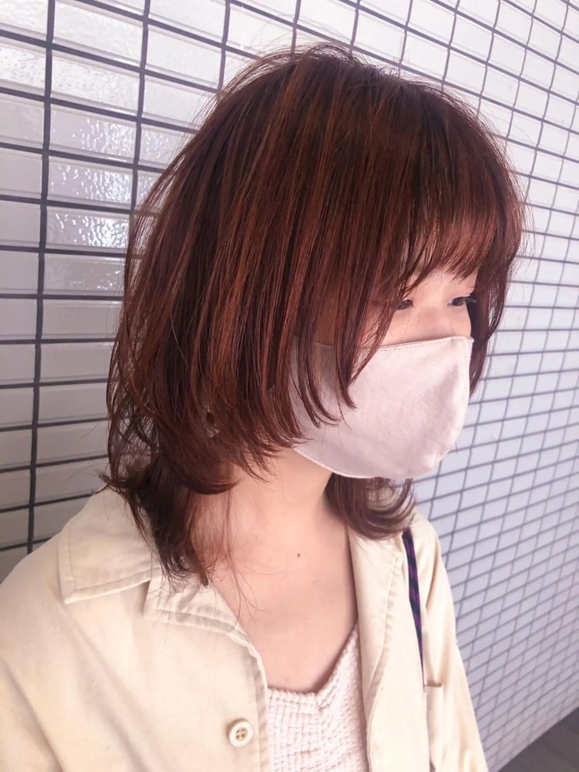 ミディアム カラー ウルフカット 中東 真子のヘアスタイル