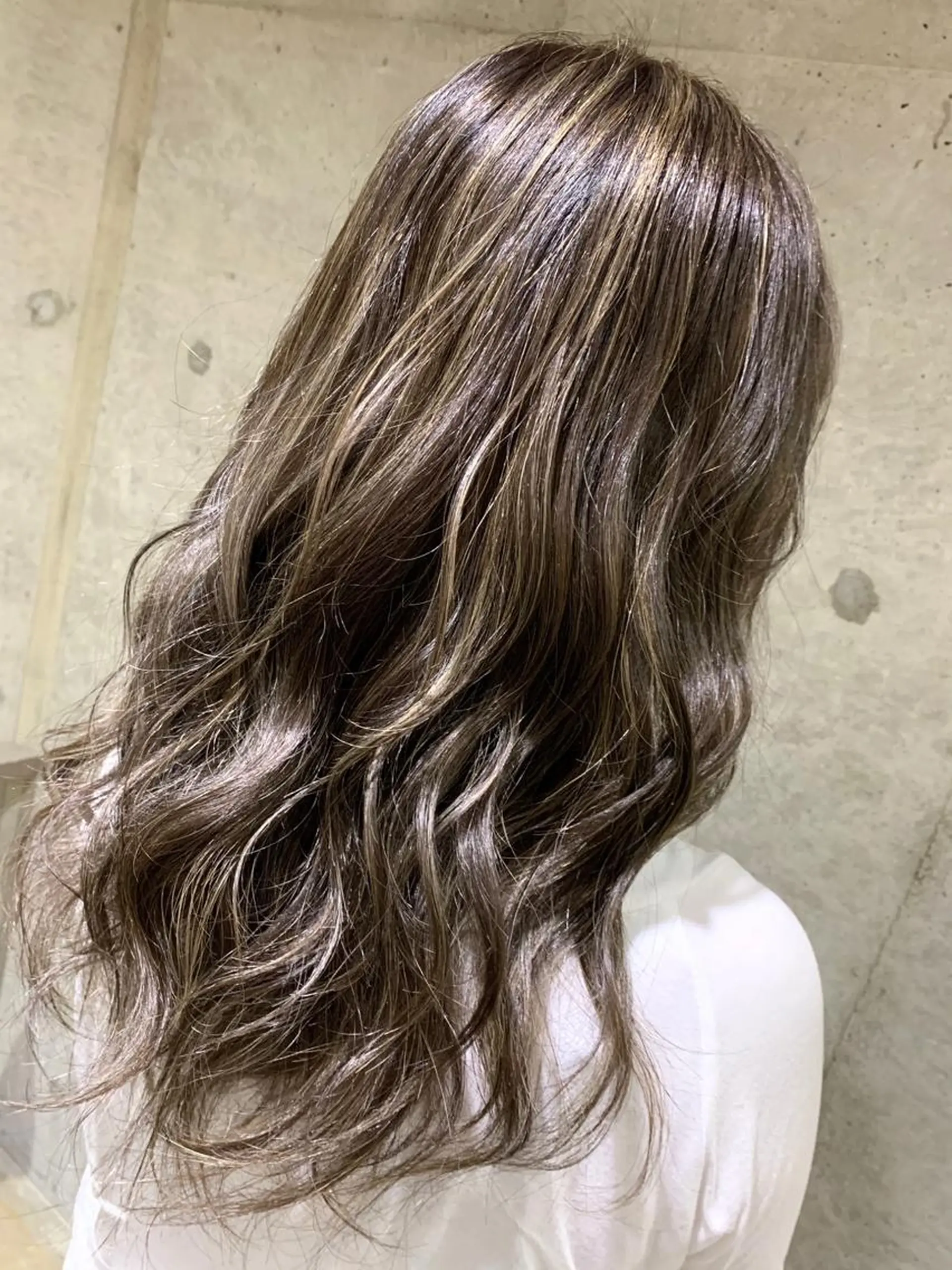 セミロング カラー ヘアカラー ハイライトが 得意なニキです😊のヘアスタイル