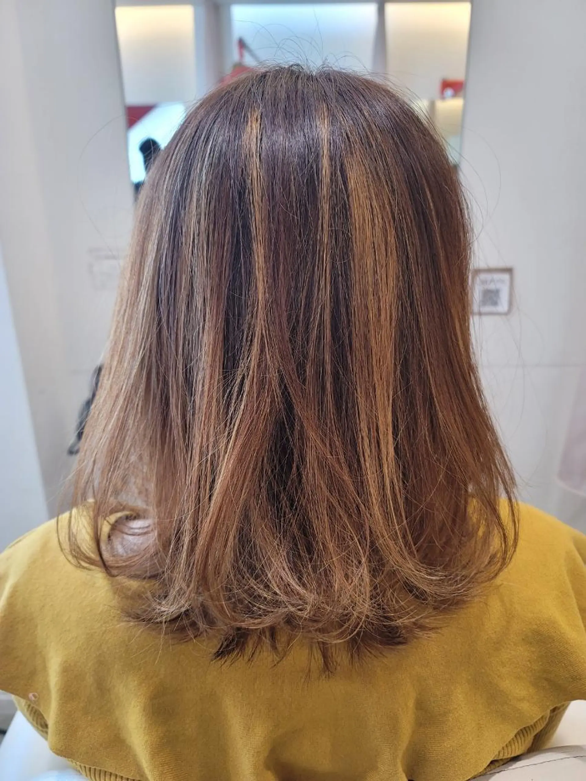 ミディアム カラー グレージュ ハイライトカラー ボブ くびれヘア ハイライト カット ヘアカラー トリートメント 鈴木 翠のヘアスタイル