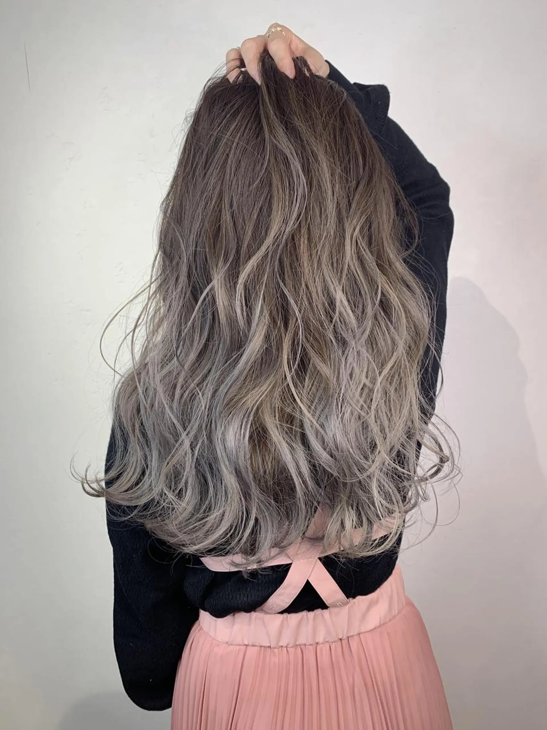 セミロング ＿WHITE鳳店 アンダーバーホワイトのヘアスタイル