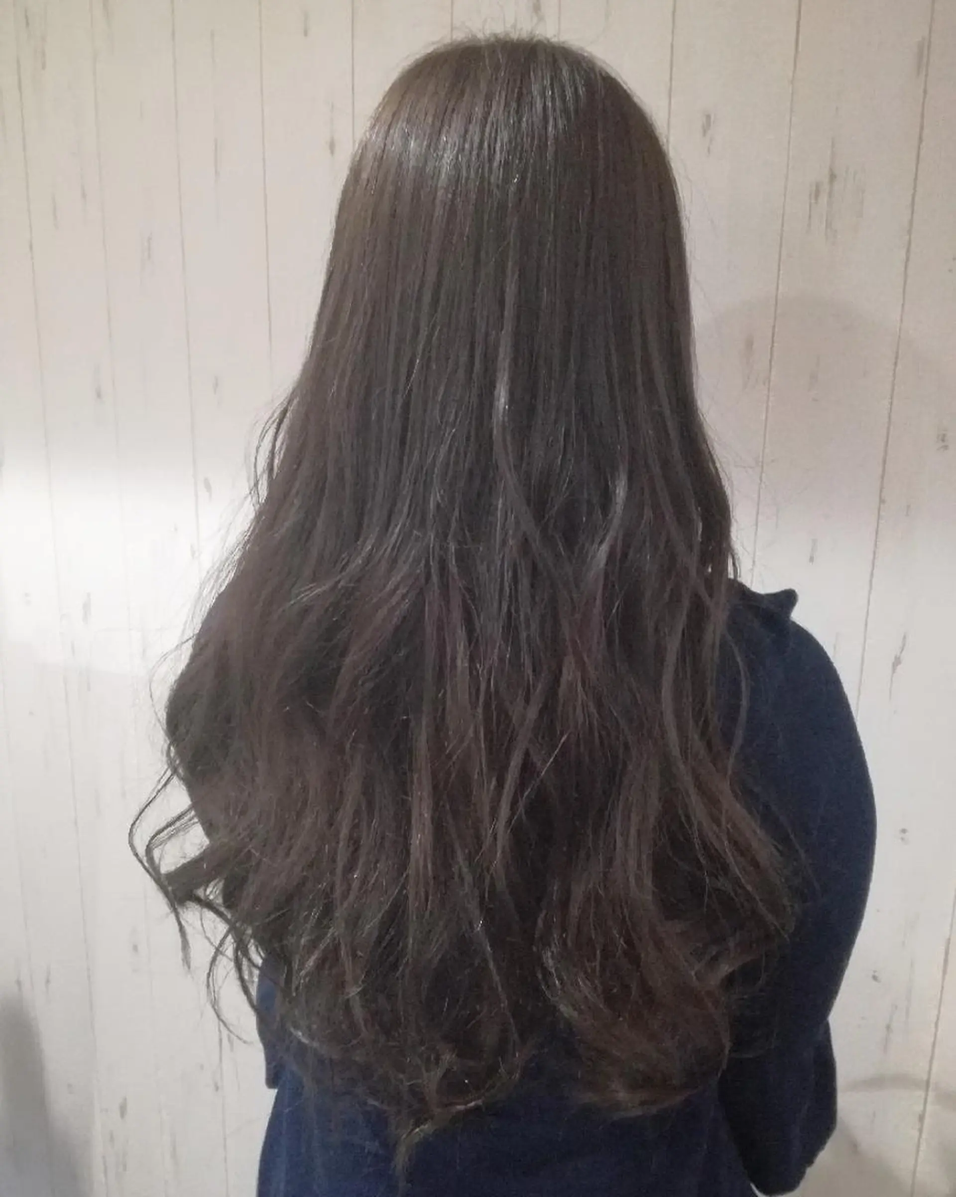 カラー ロング グレージュ 西川 敏夫のヘアスタイル