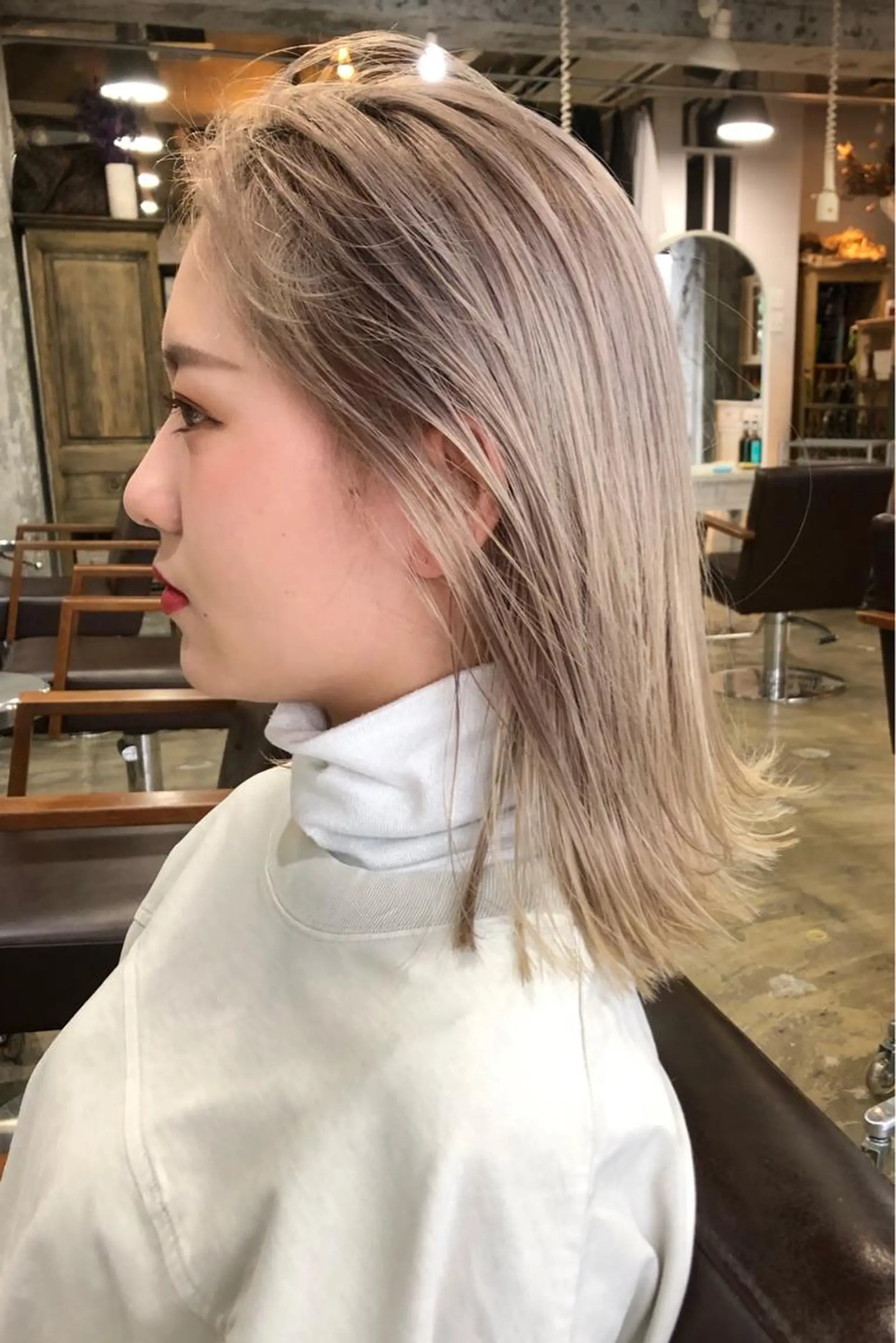 ミディアム カラー ブリーチ ブロンド ケアブリーチ ホワイトブロンド Pia hair Design Yakuin所属・Pia ツボイ ケイタのヘアスタイル