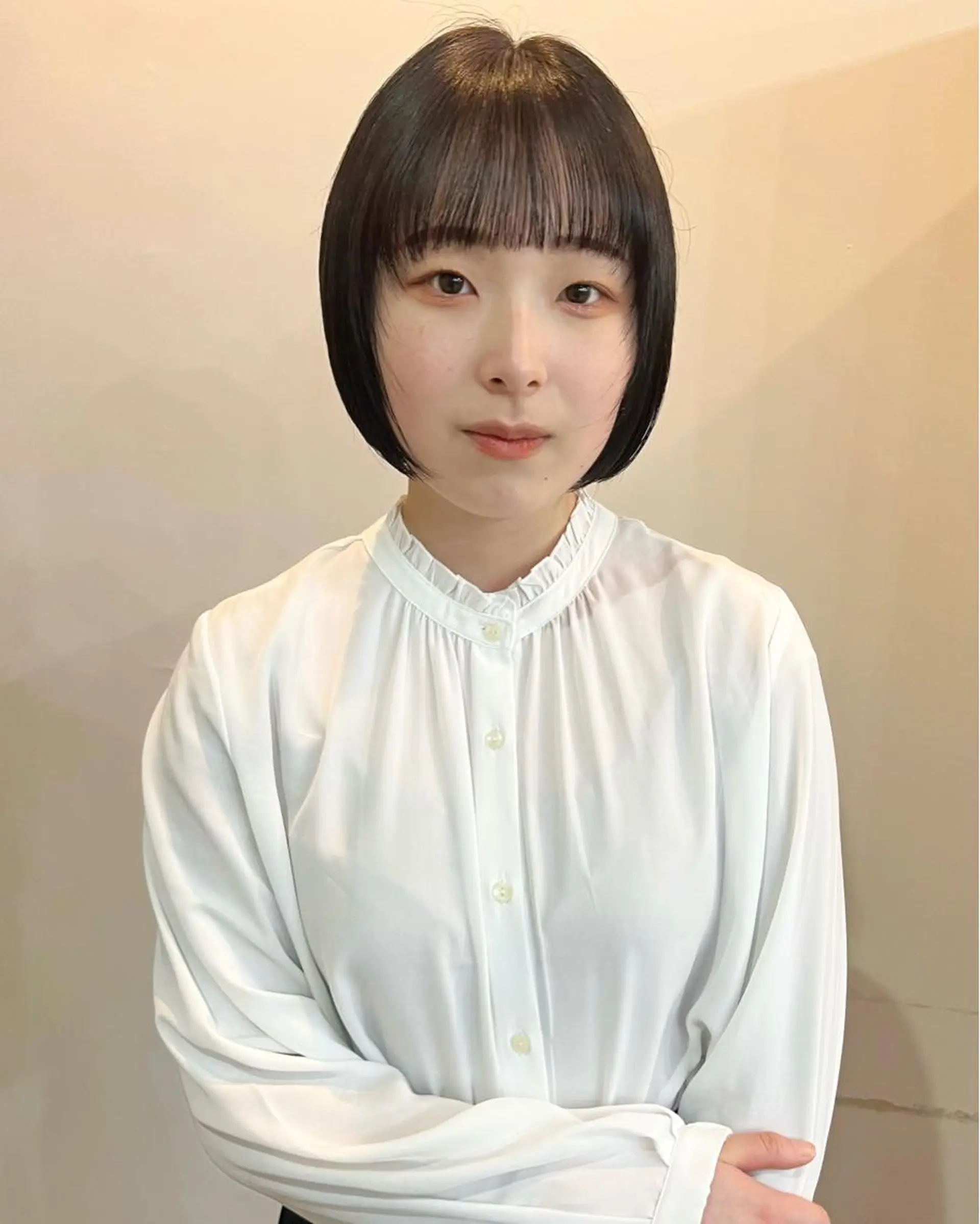 ショート カラー 切りっぱなしボブ/ ブリーチカラー/大塚のヘアスタイル