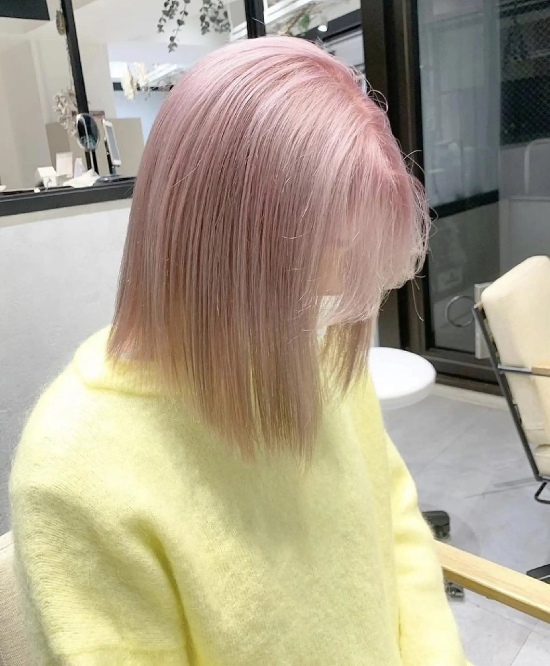 ミディアム パーマ カラー ヘアアレンジ キッズ ネイル マツエク・マツパ アイブロウ ショートボブ ミディアムパーマ バレイヤージュ ブリーチ ケアブリーチ 女性専用サロン梅田 髪質改善カラーakiのヘアスタイル