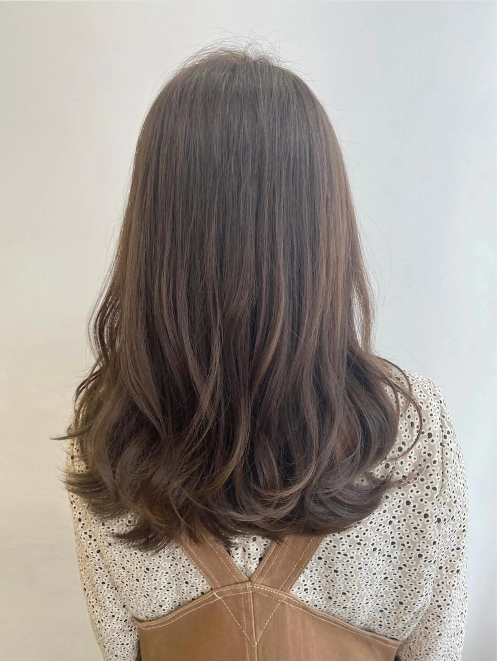 カラー 井上 葉月のヘアスタイル