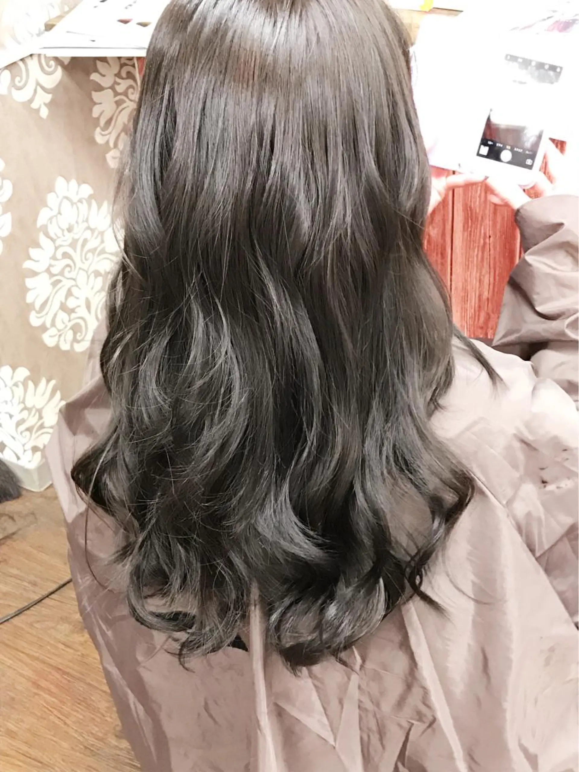 ロング カラー ヤナ マネージャーのヘアスタイル