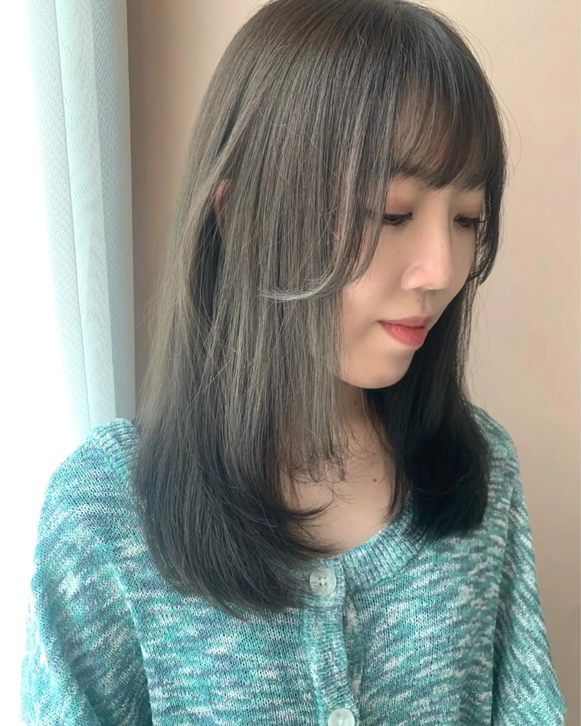 ロング カラー グレージュ オリーブグレージュ オリーブグレー カット ヘアカラー トリートメント hub hair レイヤー/透明感のヘアスタイル