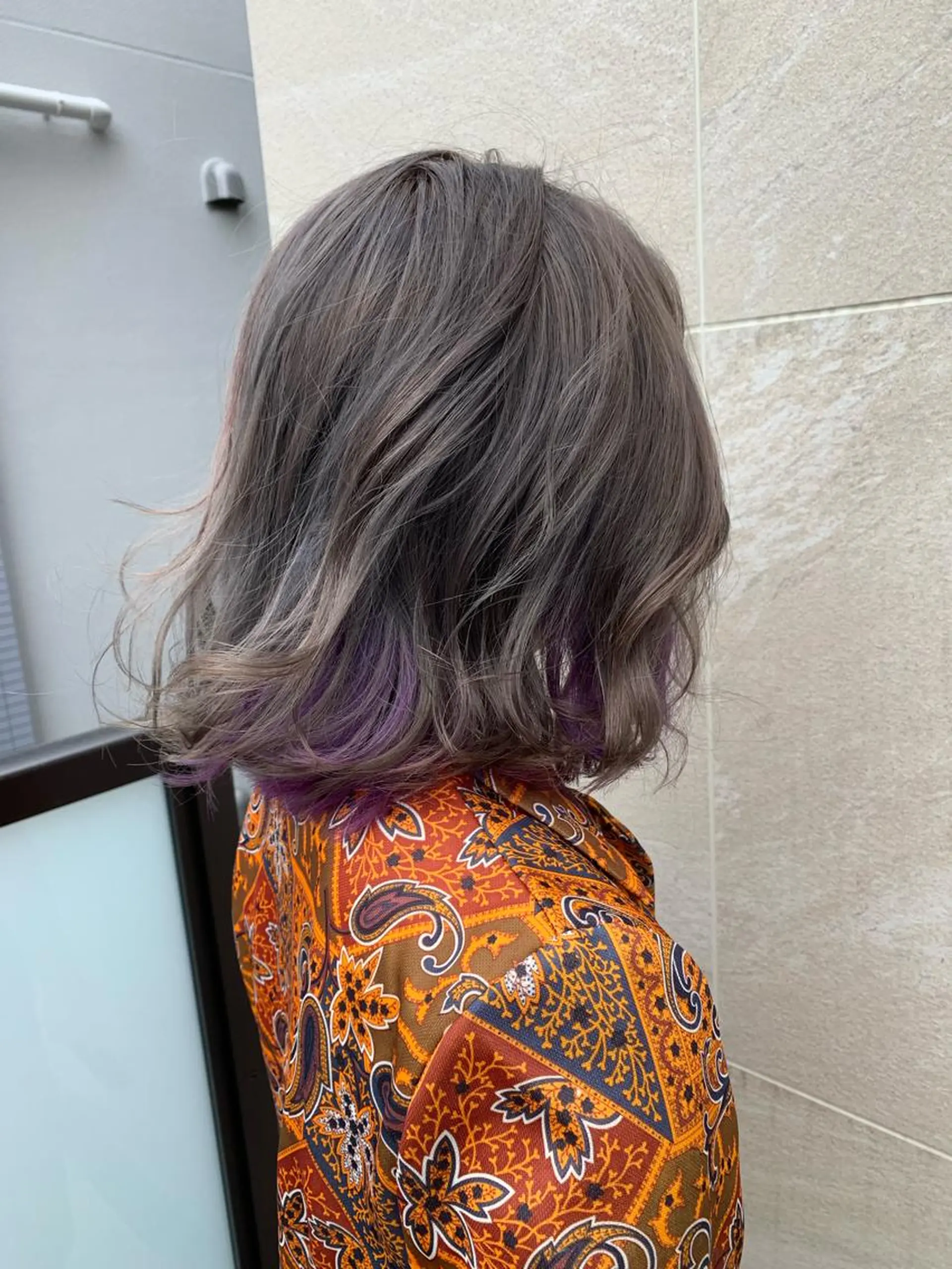 ミディアム カラー シルバー カット ヘアカラー 縮毛矯正 トリートメント ヘアセット カラー特化サロン大阪 ルービック江坂/新城のヘアスタイル