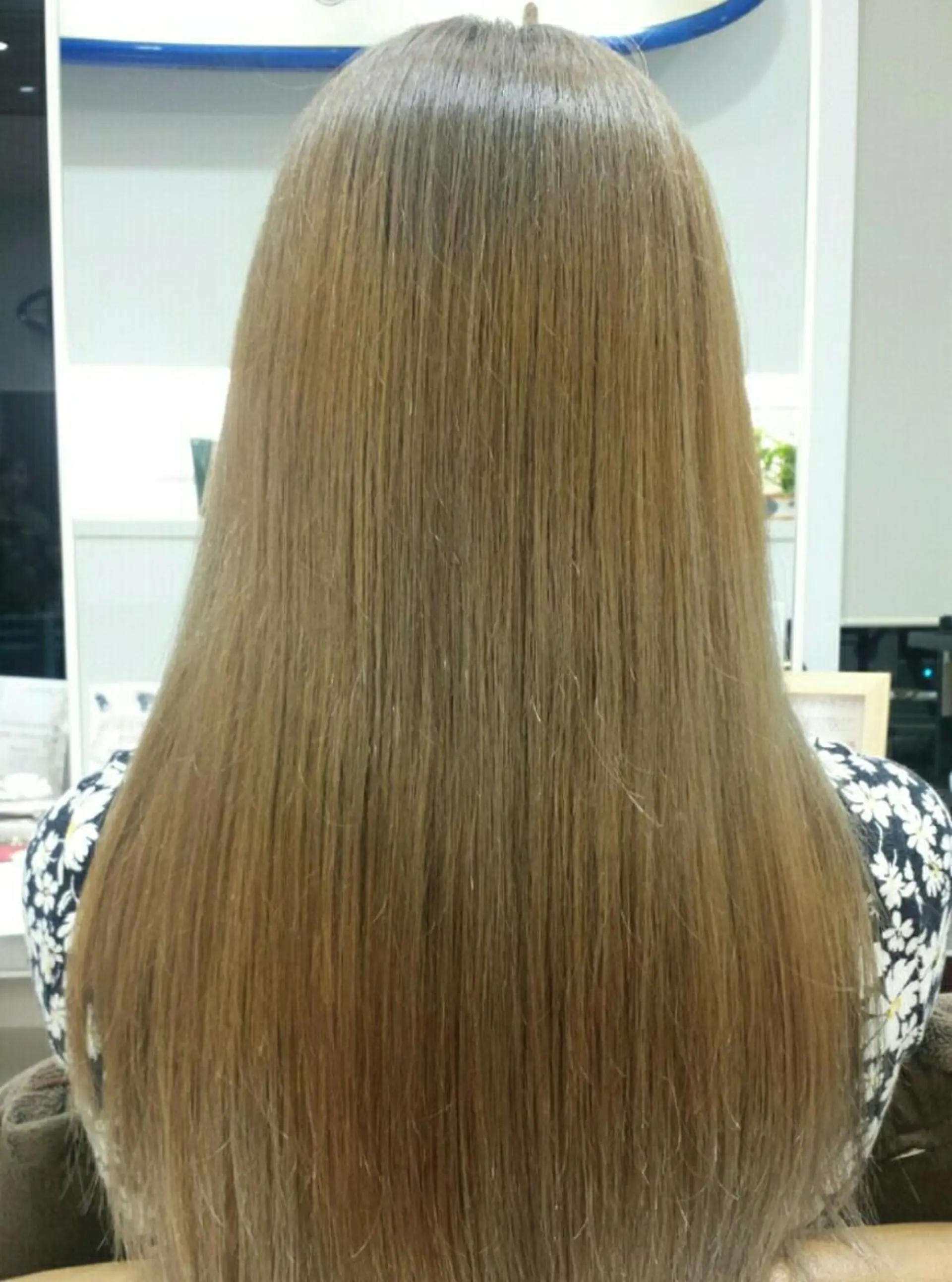 カラー アッシュ ベージュカラー ブリーチ EARTH/A東川 優美のヘアスタイル