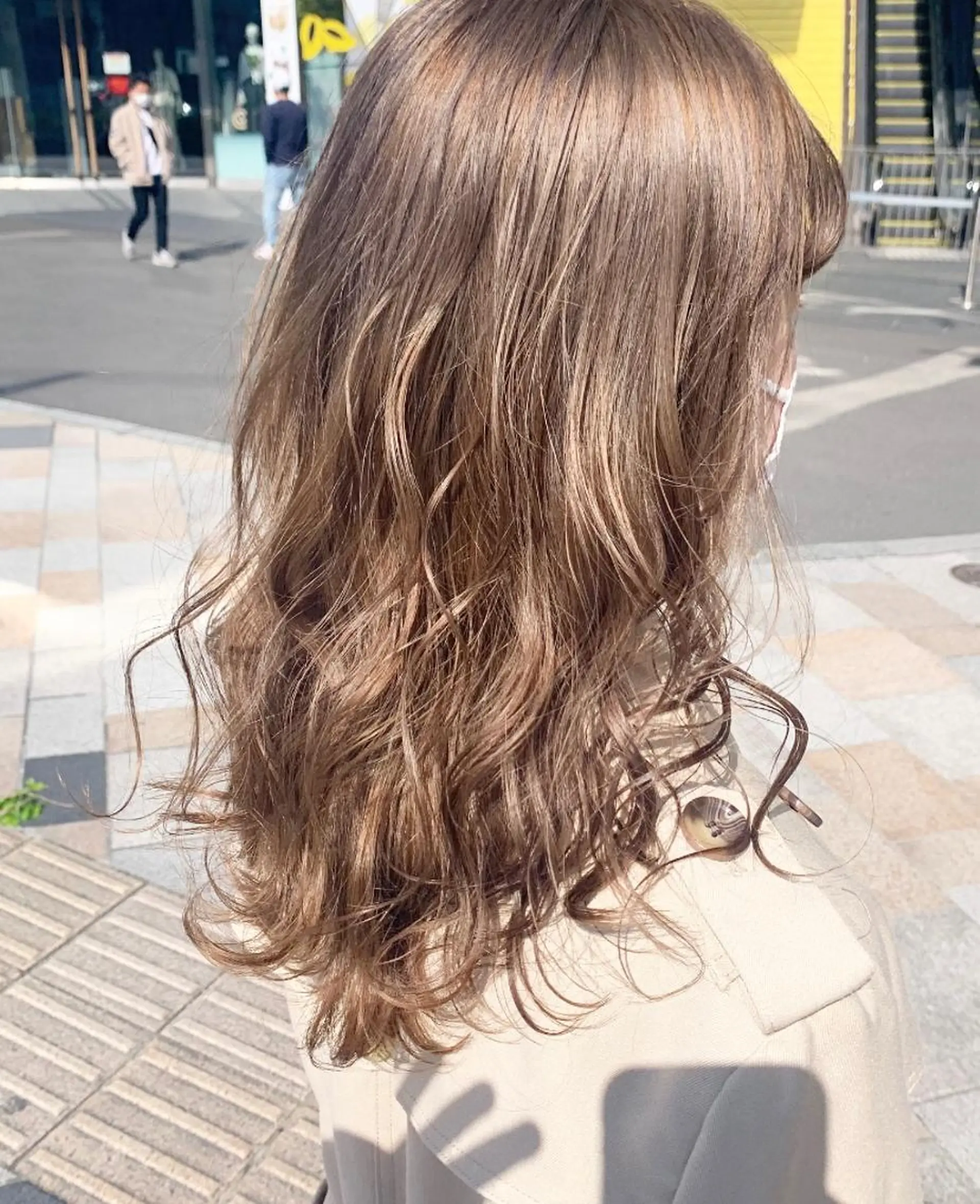 セミロング カラー ヘアアレンジ カット ヘアカラー トリートメント ヘアセット SALOWIN原宿ash店所属・憧れの艶ハイトーンへ 🐈サイサキのヘアスタイル