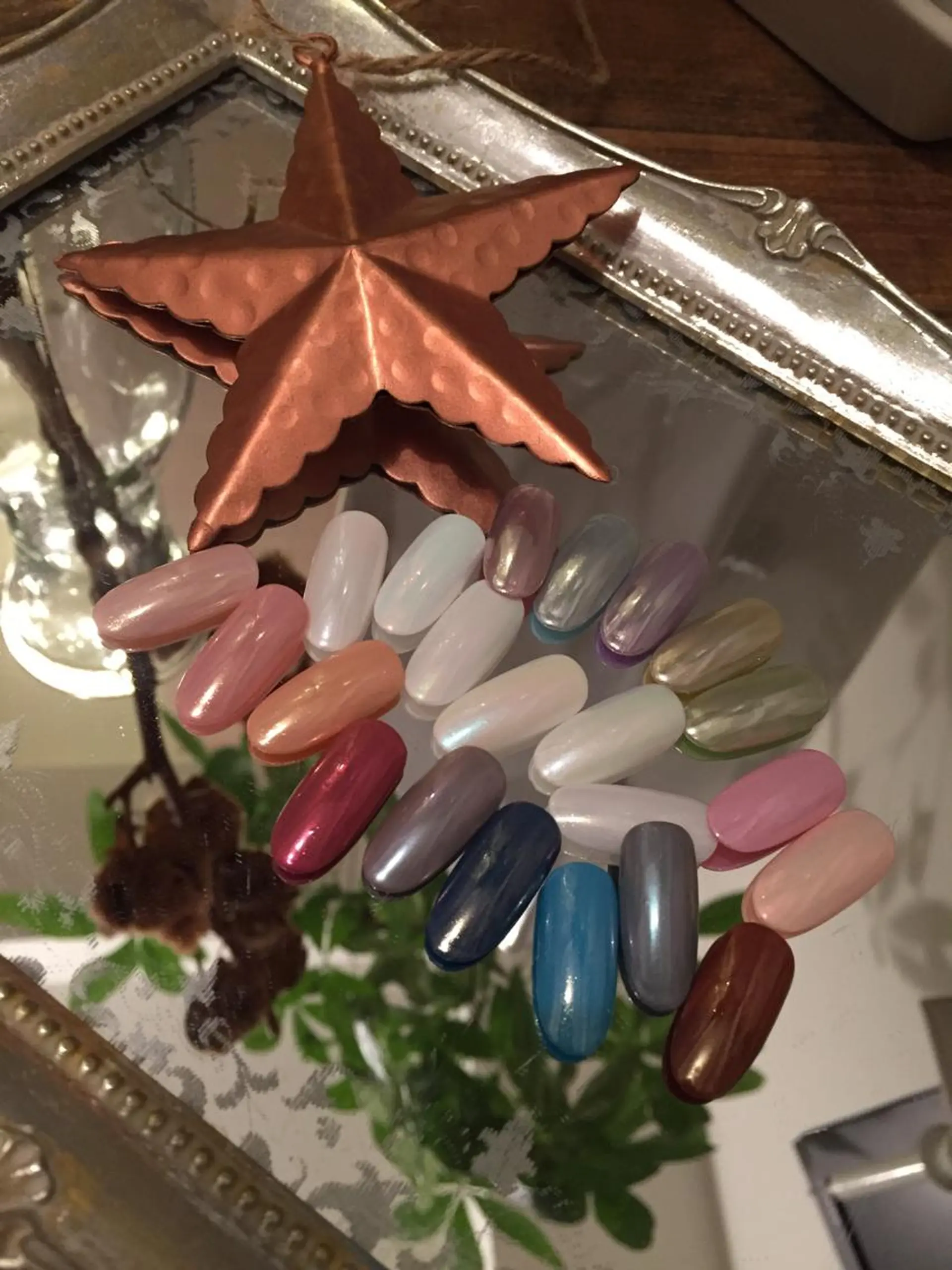 ネイル ミラーネイル atelier chic+所属・atelier chic+のネイルデザイン