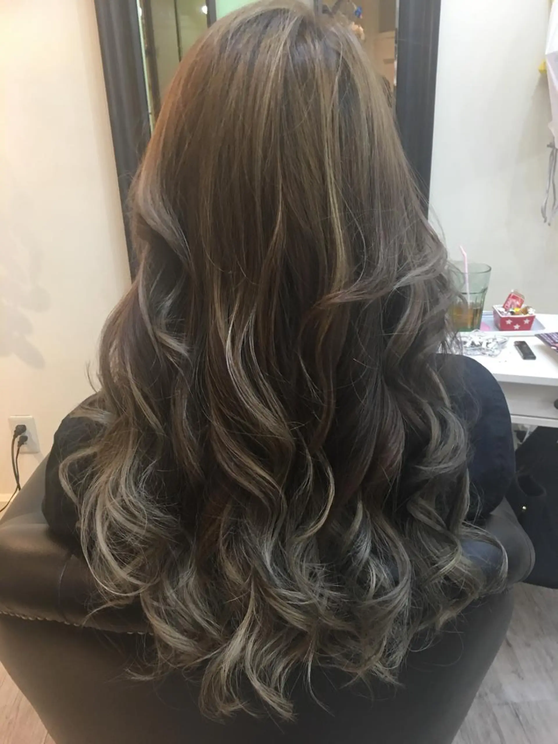 ロング カラー 鶴見 和美のヘアスタイル