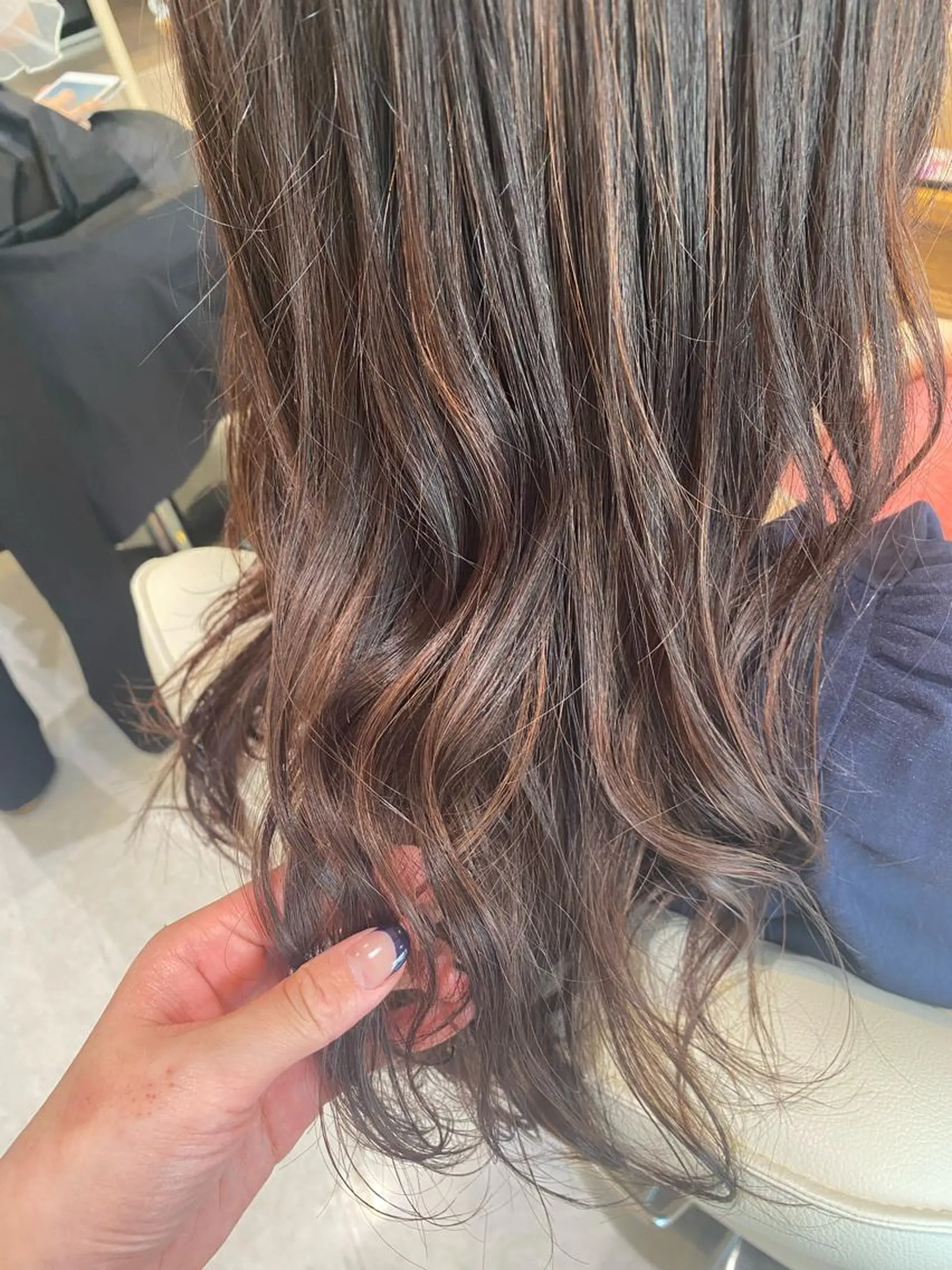 ロング カラー 梛木 唯のヘアスタイル