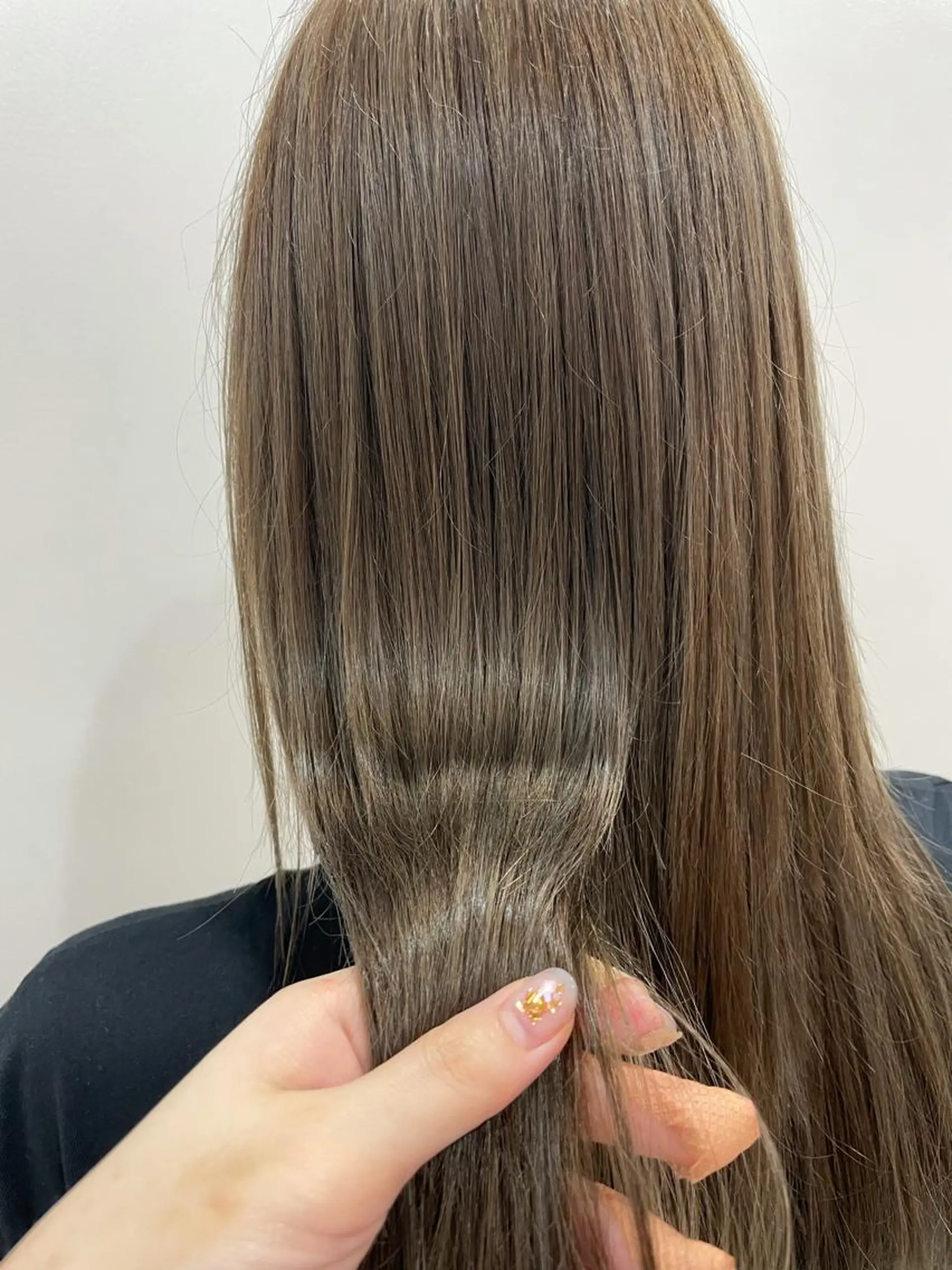 ロング カラー akane .のヘアスタイル