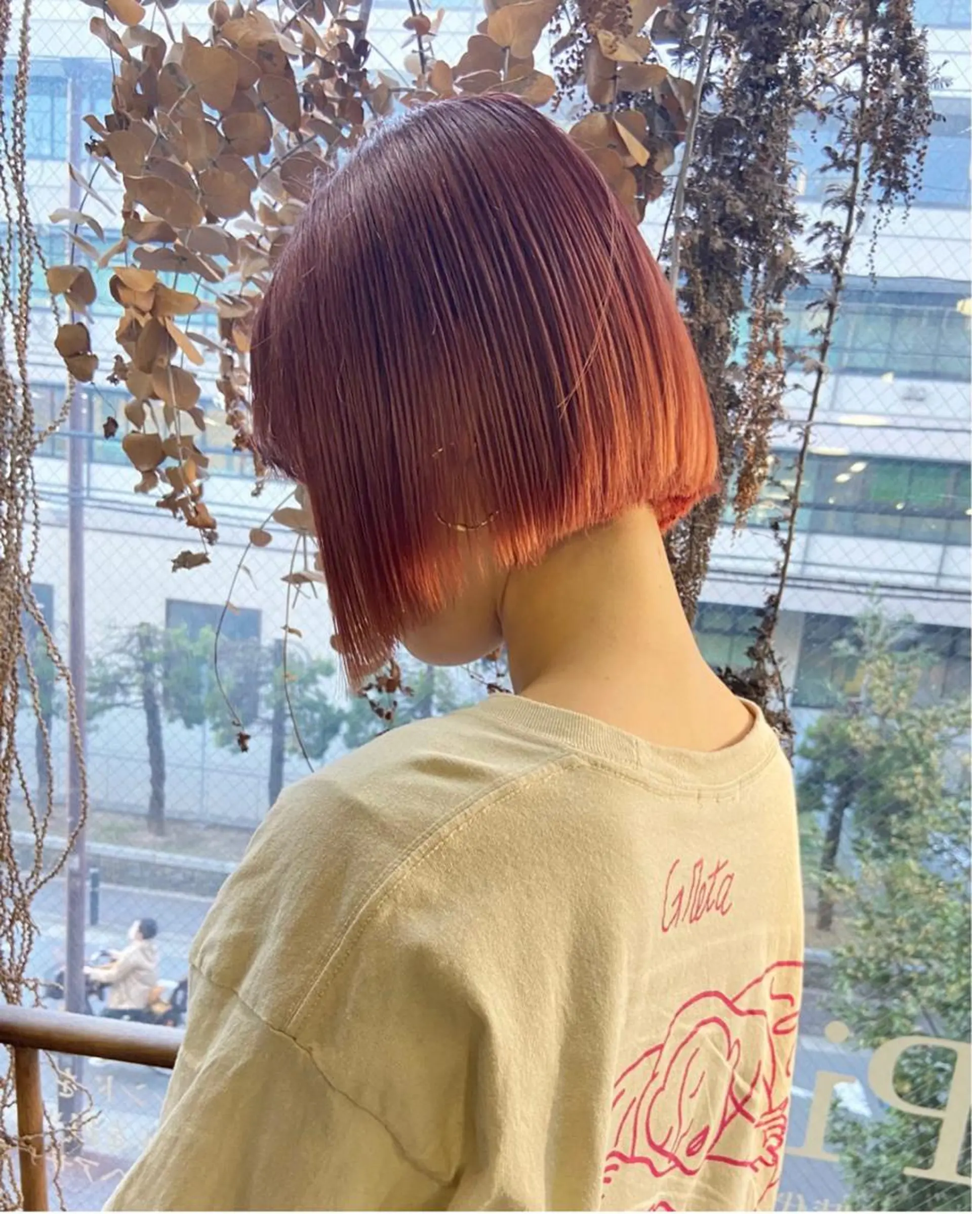 ショート カラー ヘアアレンジ ヘアカラー ツガミ リナのヘアスタイル