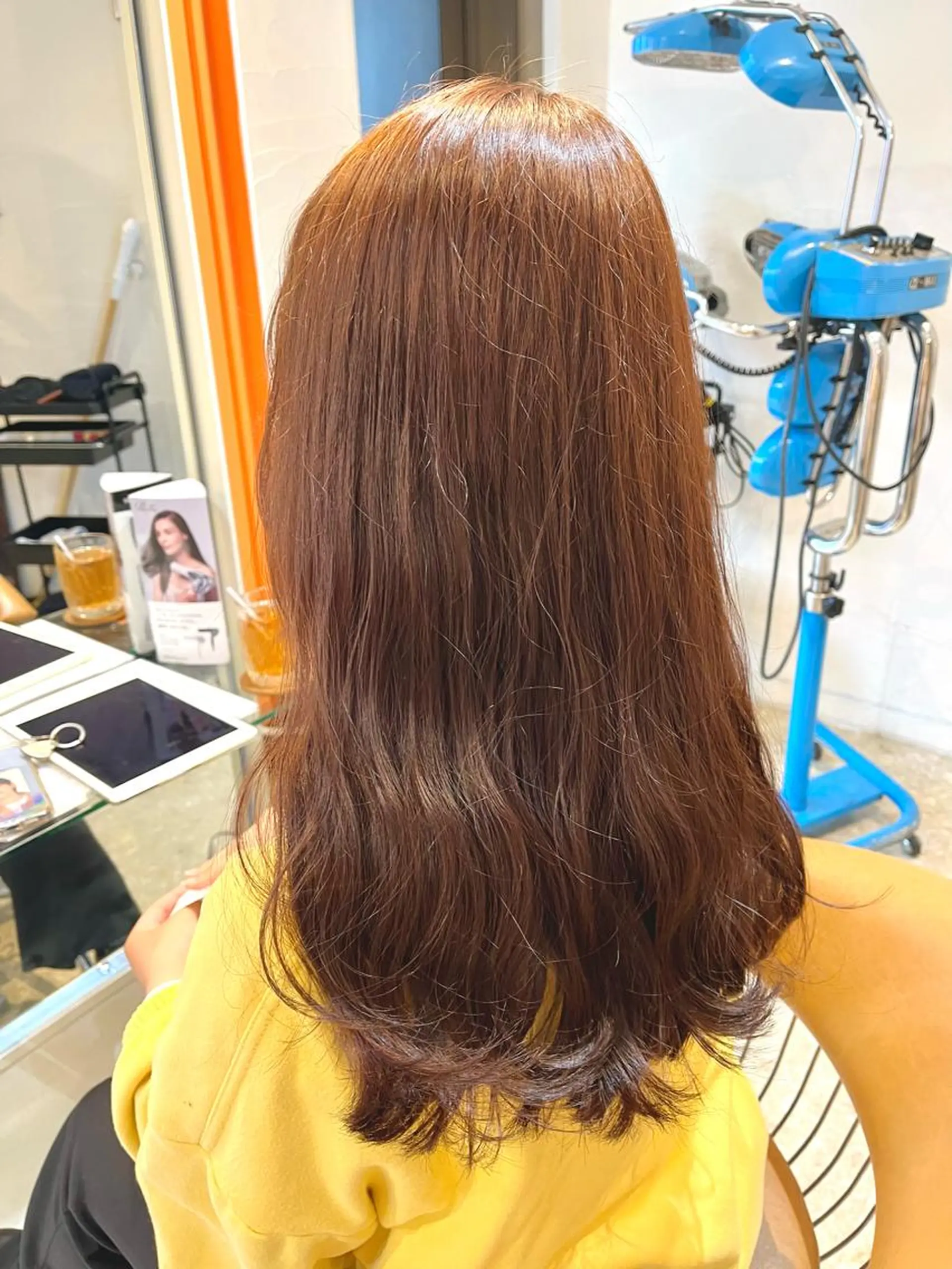 セミロング カラー オレンジ ヘアカラー トリートメント うしだ かおるのヘアスタイル