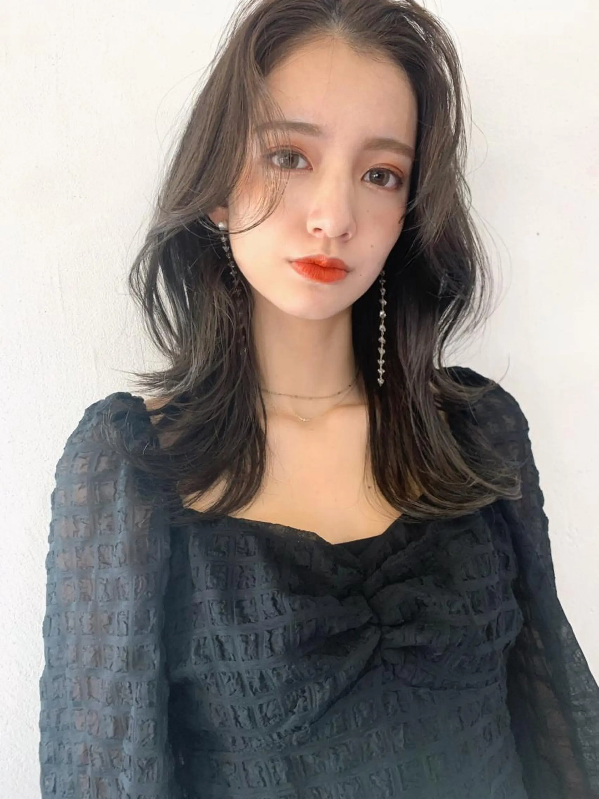 ミディアム レイヤーカット、 大人可愛い　中村美羅のヘアスタイル