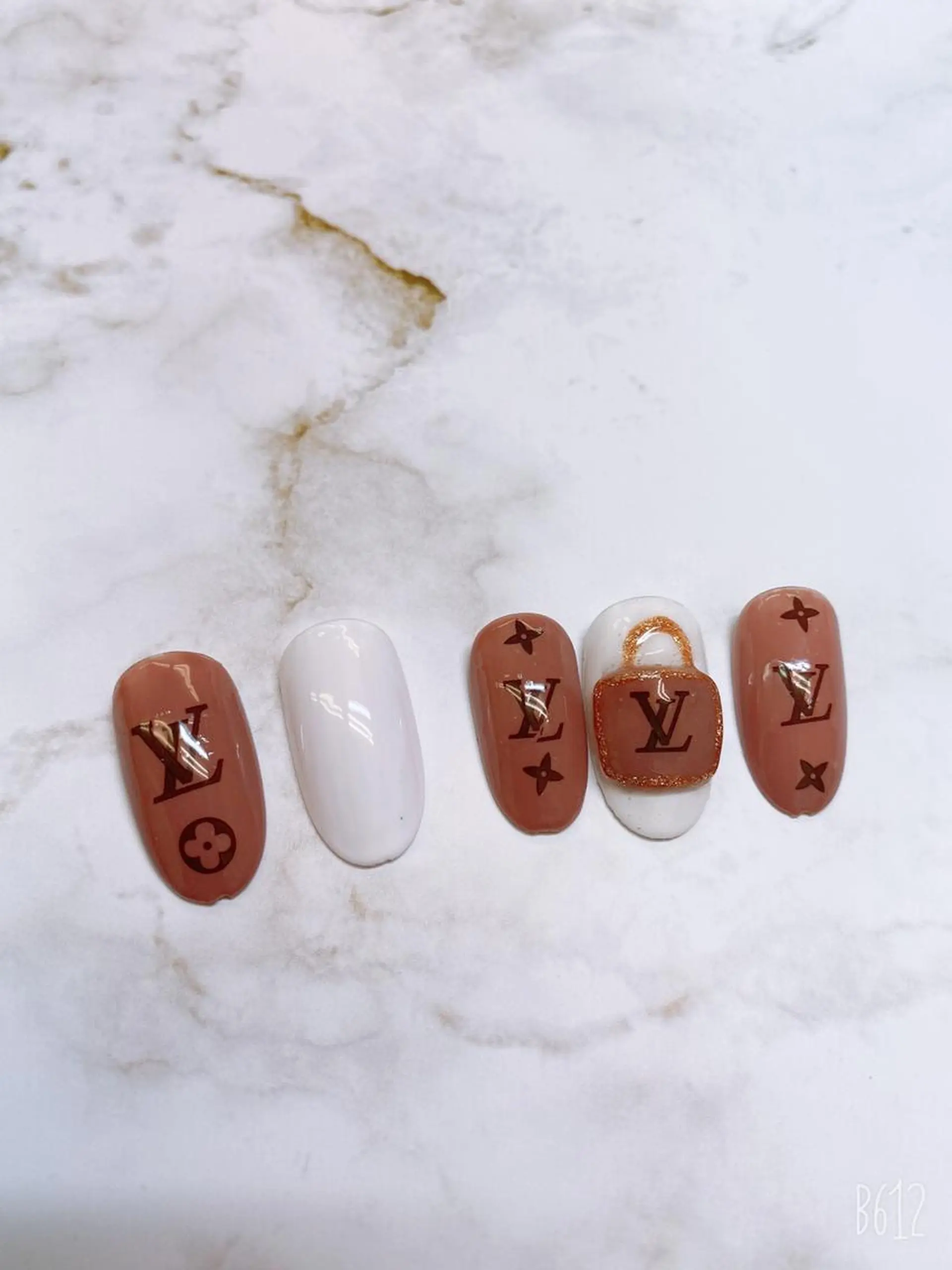 ネイル 🦋ネイルサロン ブラン🌈ゆりのネイルデザイン