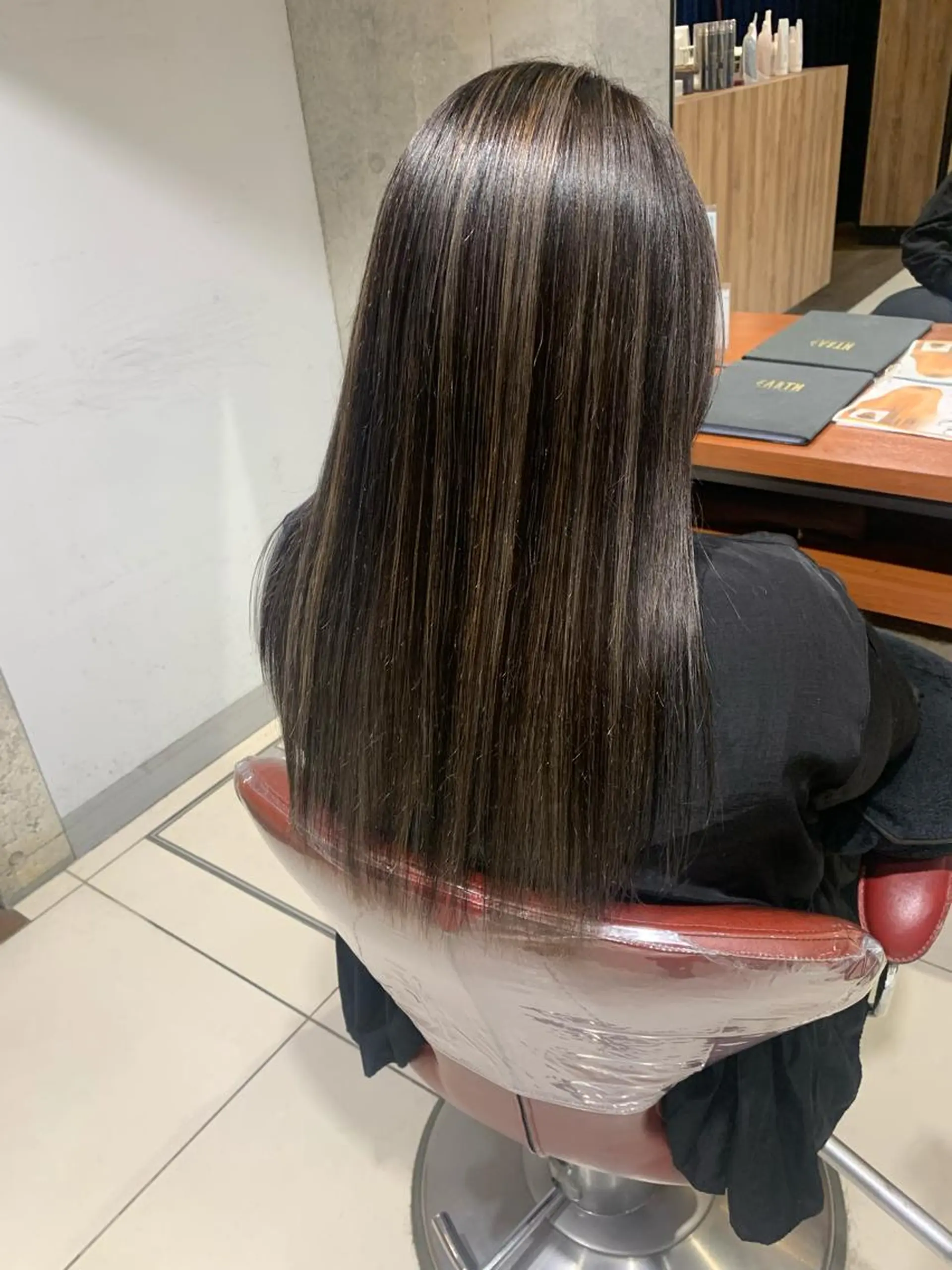 カラー ハイライトカラー AQUA 平田真一のヘアスタイル