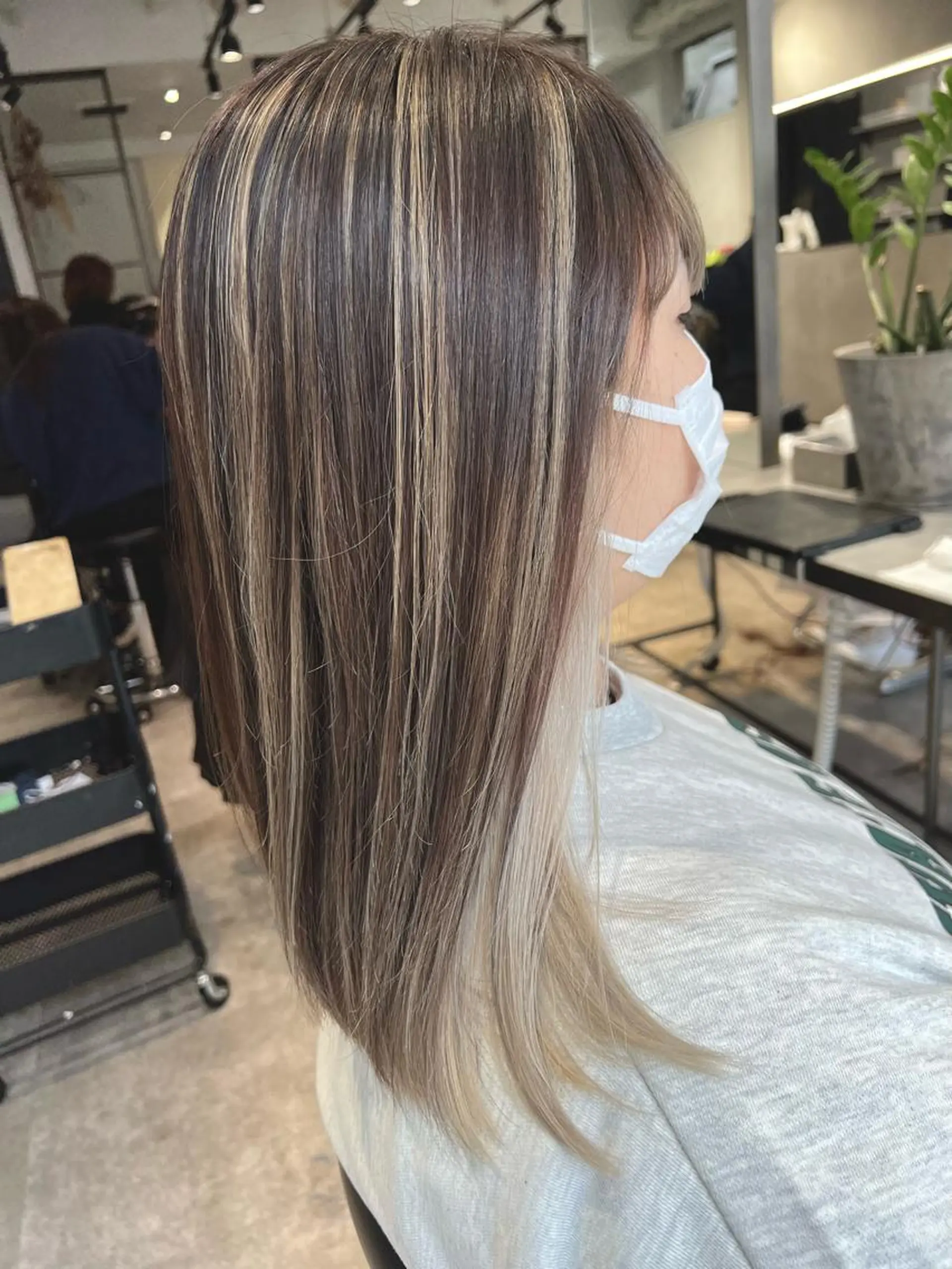 セミロング カラー M IIのヘアスタイル