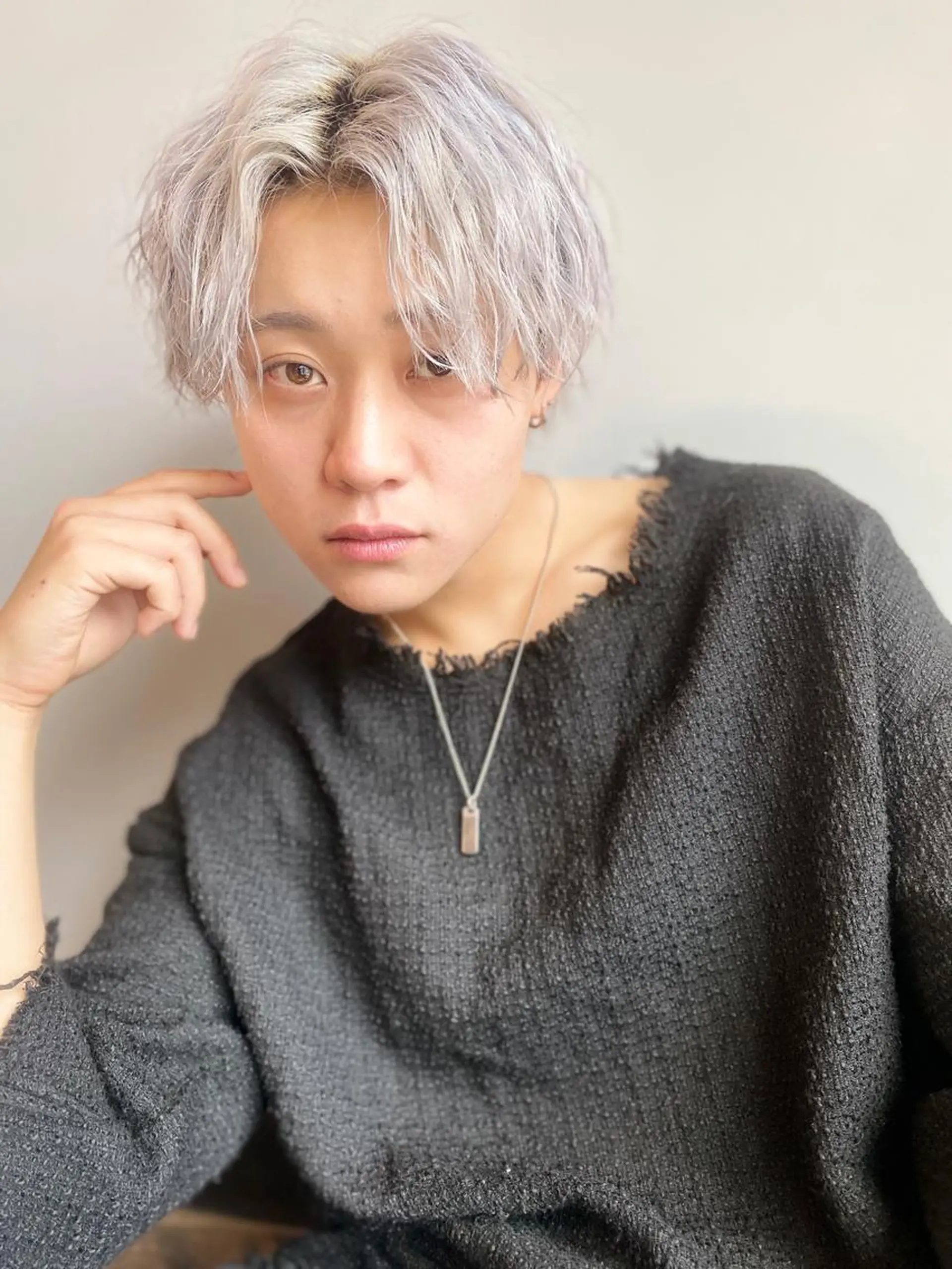 ミディアム カラー メンズ ミディアムパーマ メンズバレイヤージュ メンズブリーチ センターパート メンズハイライト ☀️Luana☀️ 公式/大通のヘアスタイル