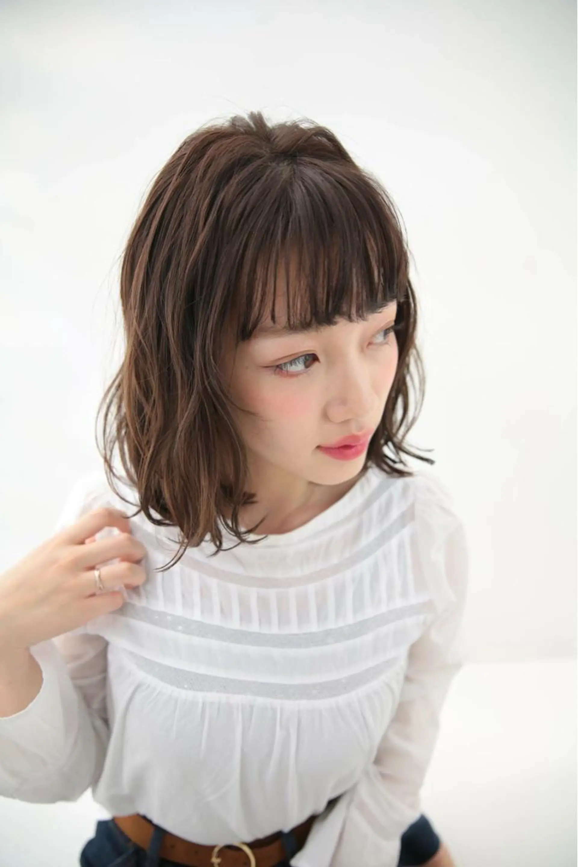 ミディアム ブリーチなしダブル/ レイヤーカット 小棹のヘアスタイル