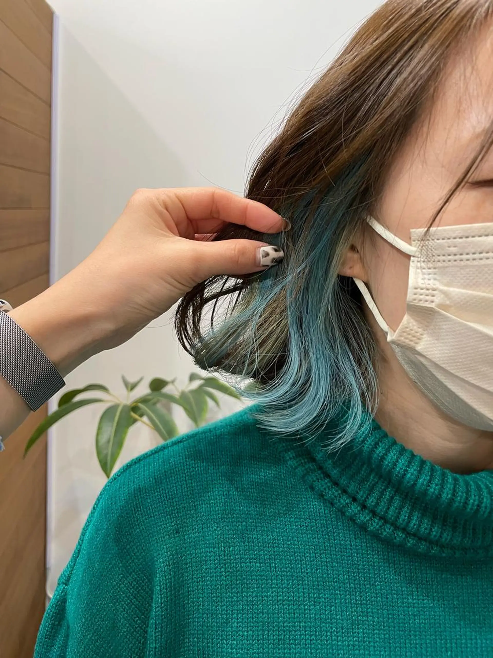 ショート カラー イヤリングカラー カット ヘッドスパ ミルクティー× グレージュMOMOのヘアスタイル