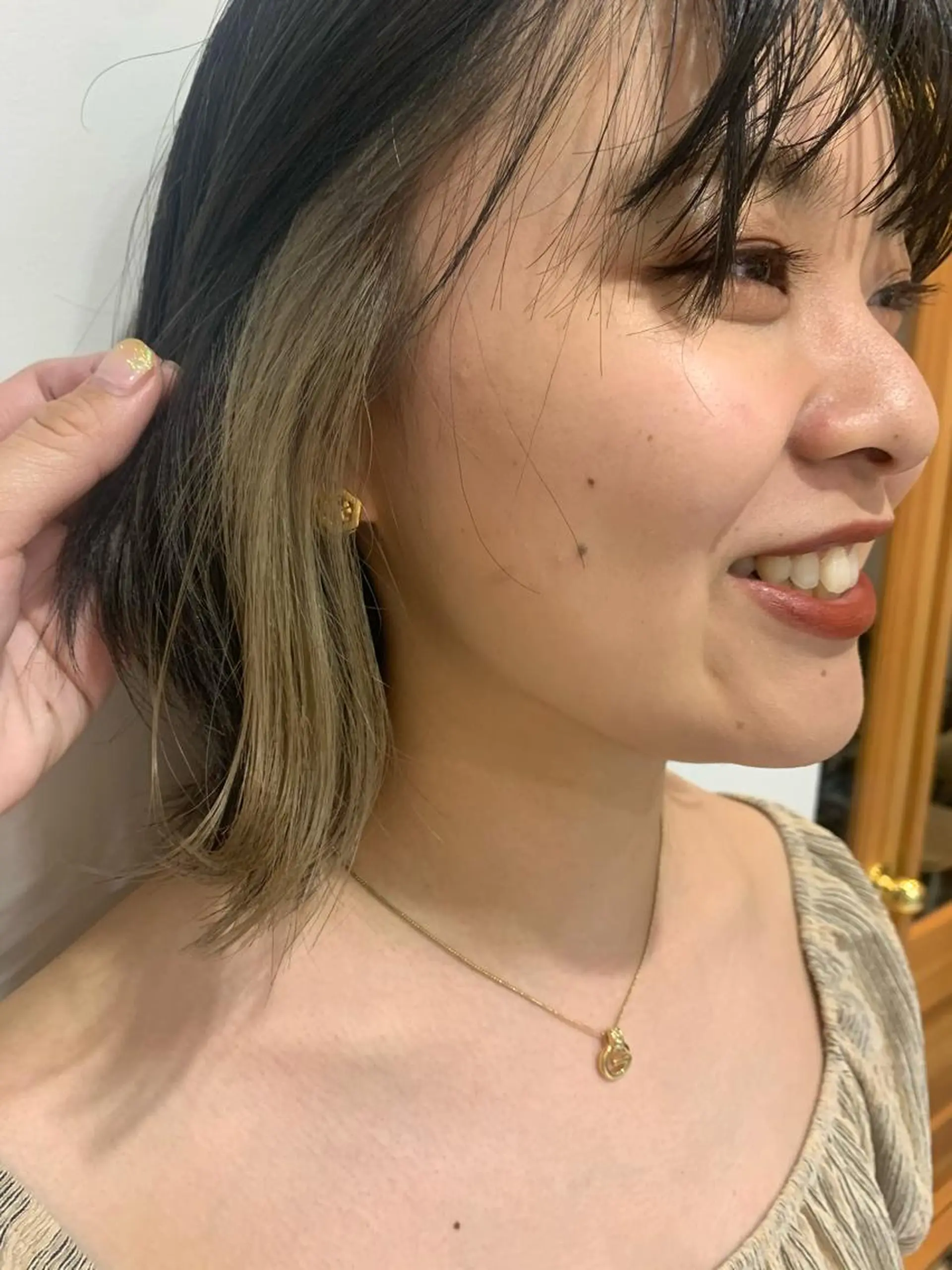 ミディアム カラー ベージュカラー ブリーチ インナーカラー ホワイトベージュ ヘアカラー 中目黒🌼 🌼ハナのヘアスタイル