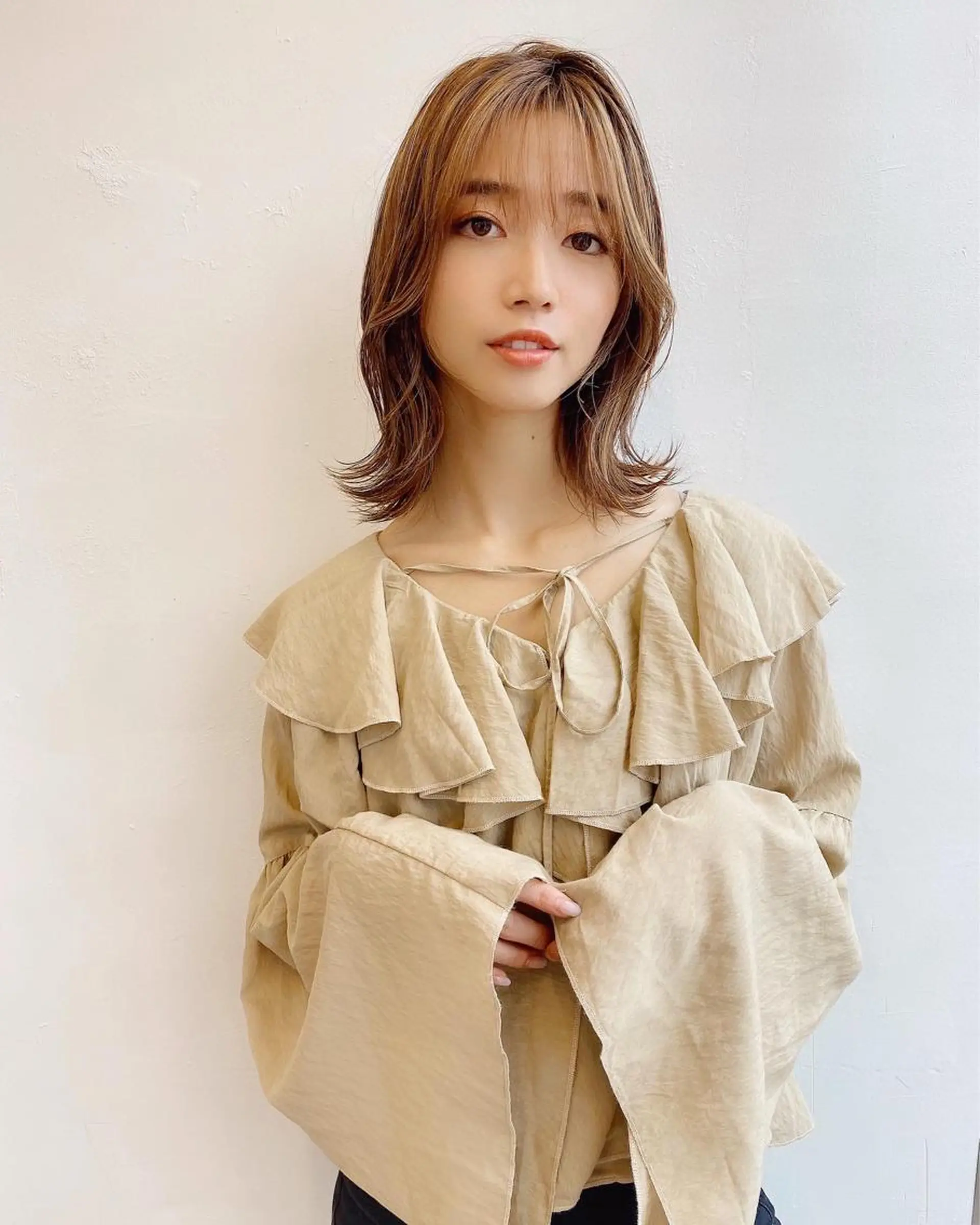 ミディアム ミディアムレイヤー レイヤーカット 鎌倉 彩のヘアスタイル