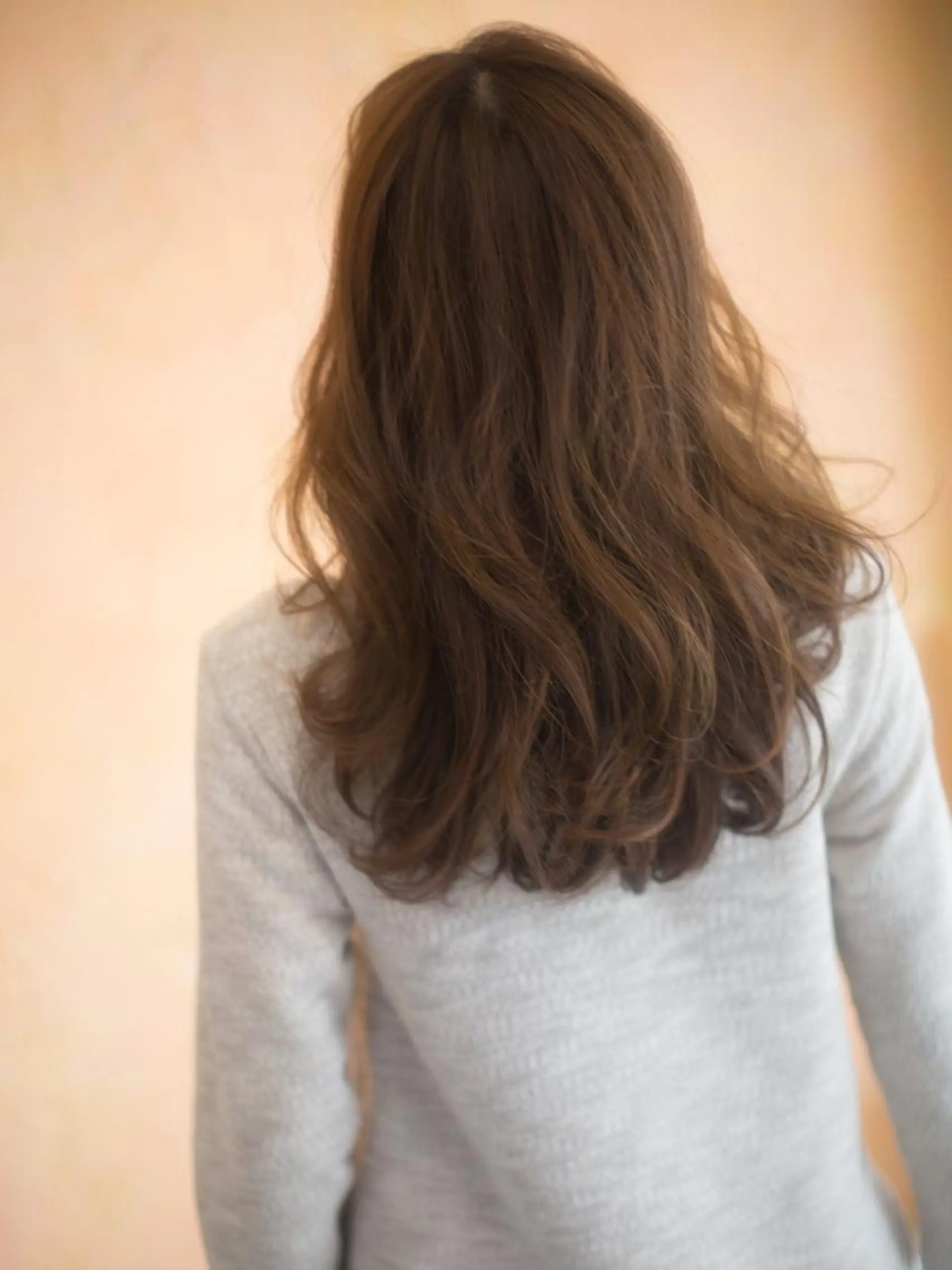 セミロング カラー アッシュ ベージュカラー ヤナ マネージャーのヘアスタイル