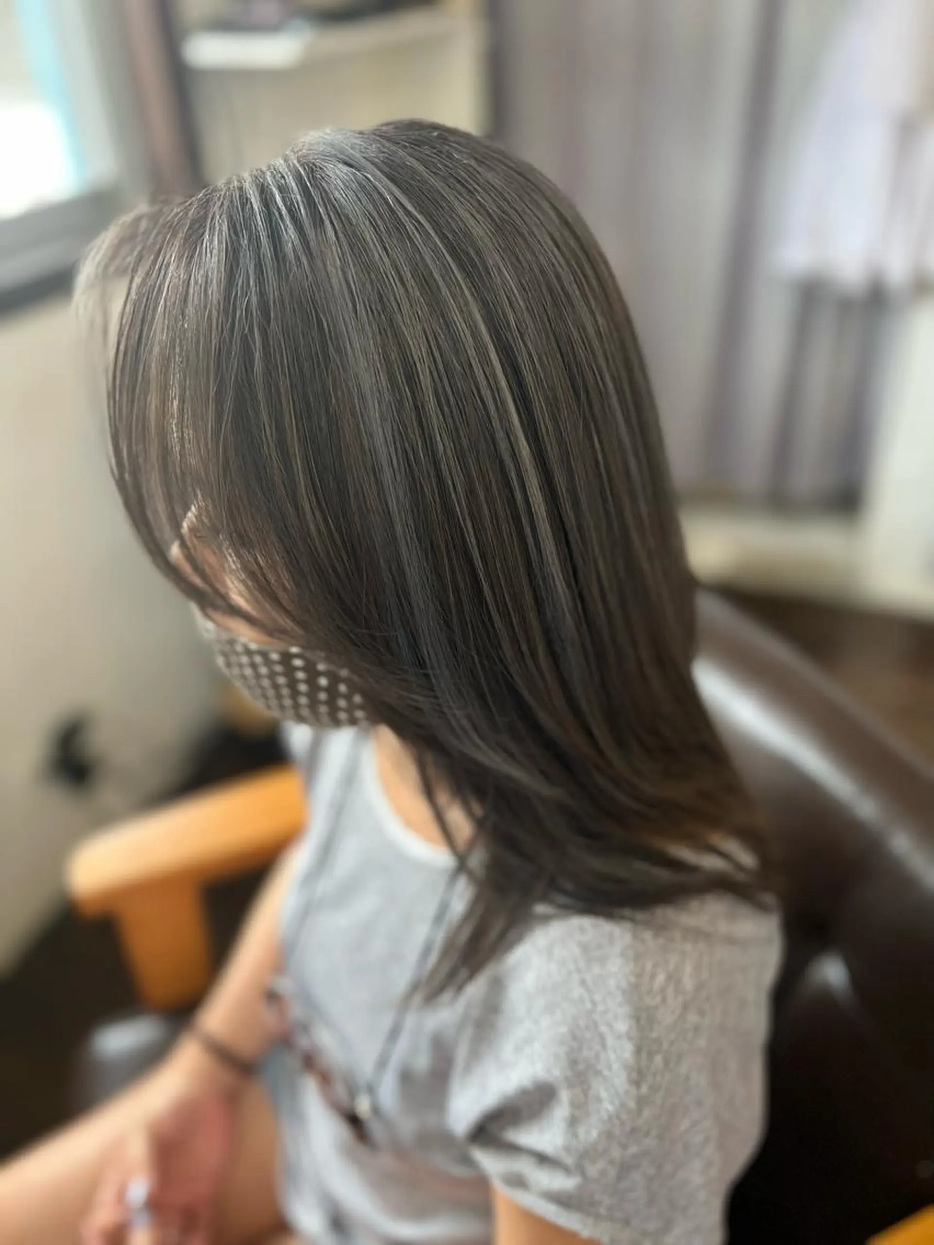 セミロング カラー ブリーチ ハイライトカラー オレンジ ハイライト ヘアカラー トリートメント Style Tのヘアスタイル