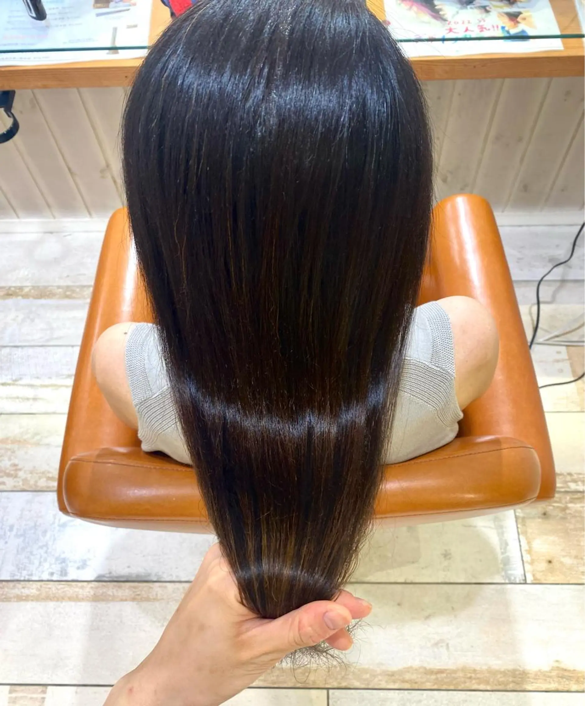 セミロング 縮毛矯正 🌸小島友梨香🌸 ブリーチカラーのヘアスタイル