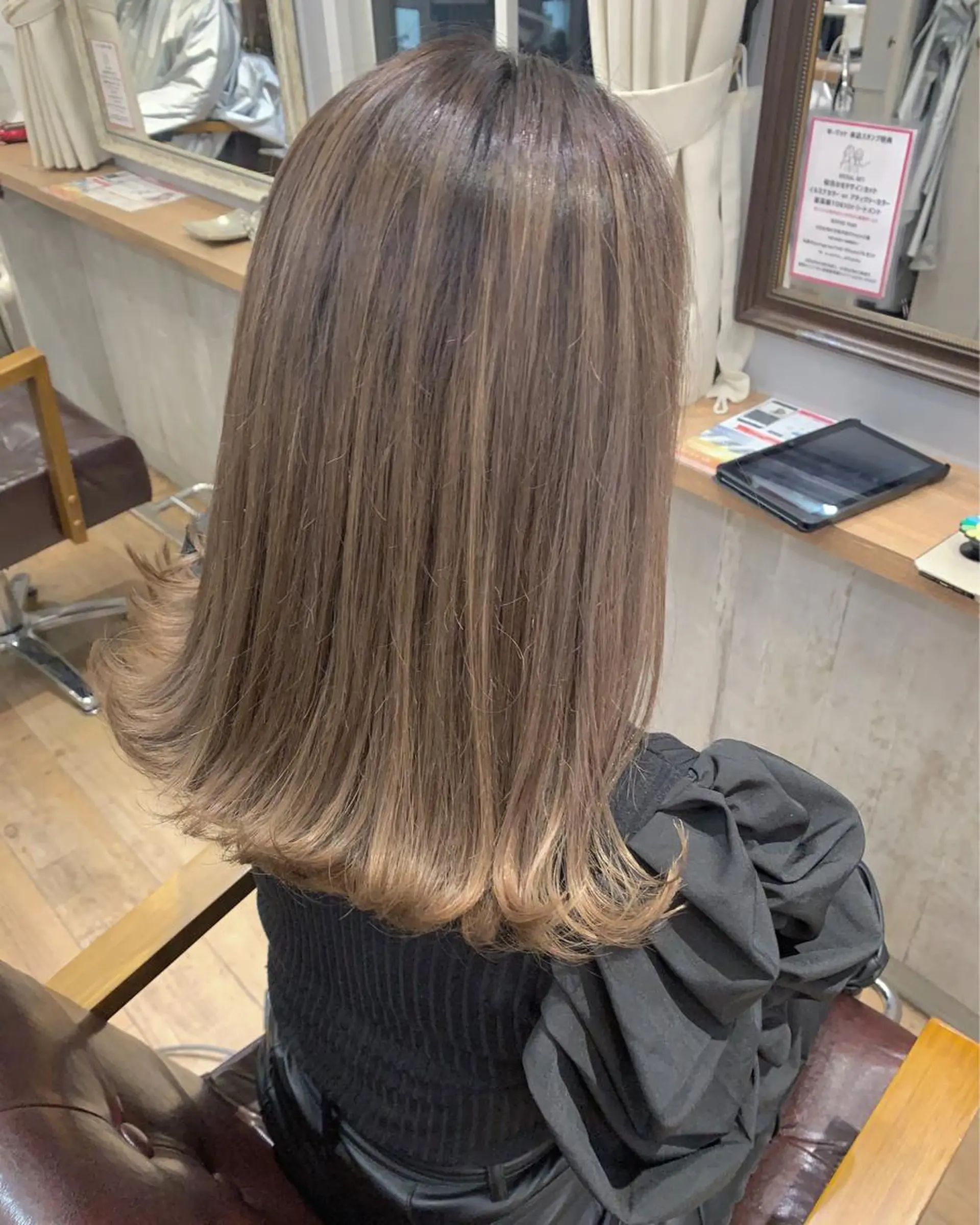 セミロング 淡色ふんわりhair 新宿satomiのヘアスタイル