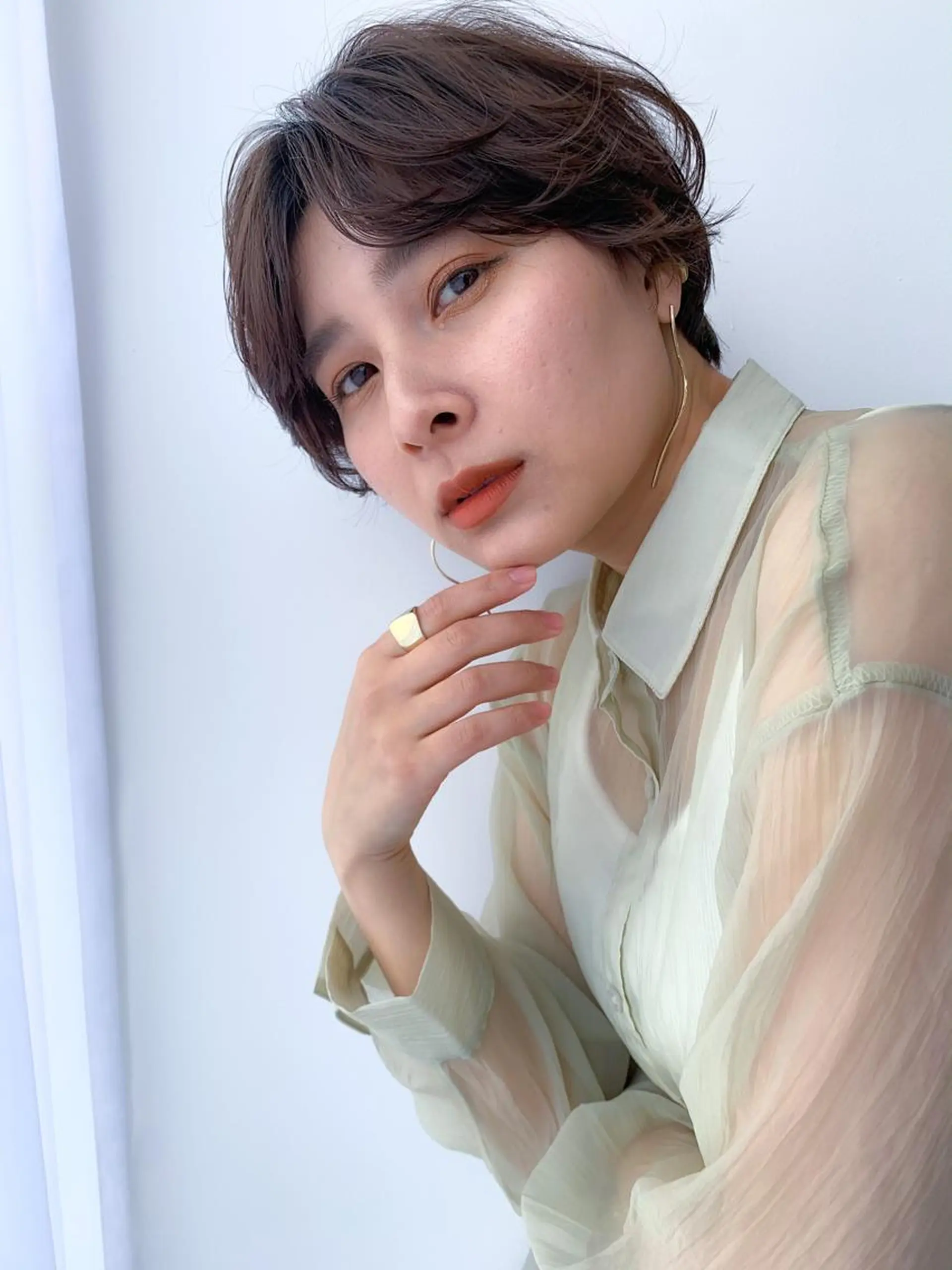 ショート カラー アッシュ ブリーチ ケアブリーチ 透明感カラー ダブルカラー モリシュンスケ /レイヤー/髪質改善のヘアスタイル