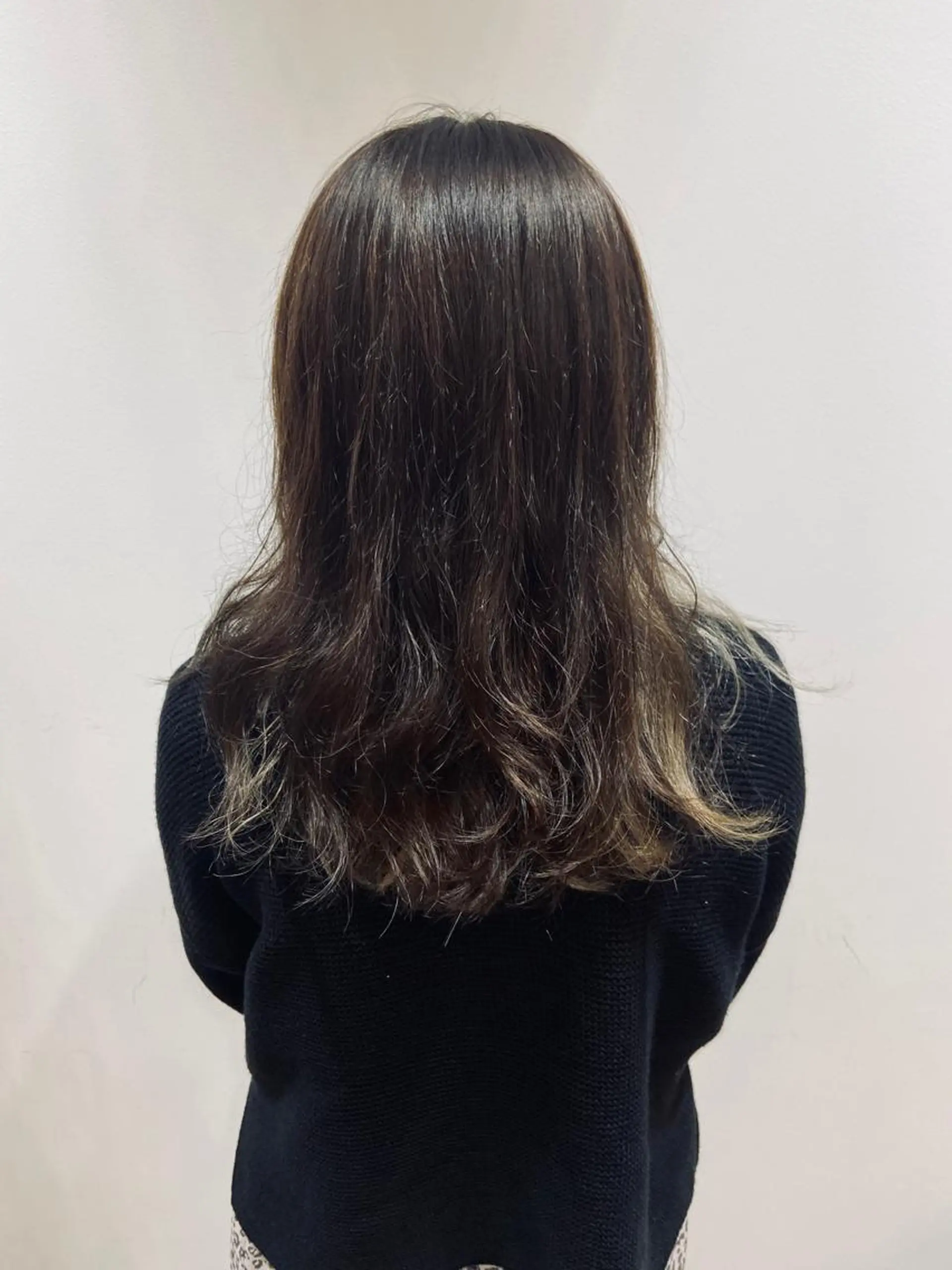 セミロング カラー パーマ 🐺ウルフ/レイヤー 似合わせ‎🤍沙羅のヘアスタイル