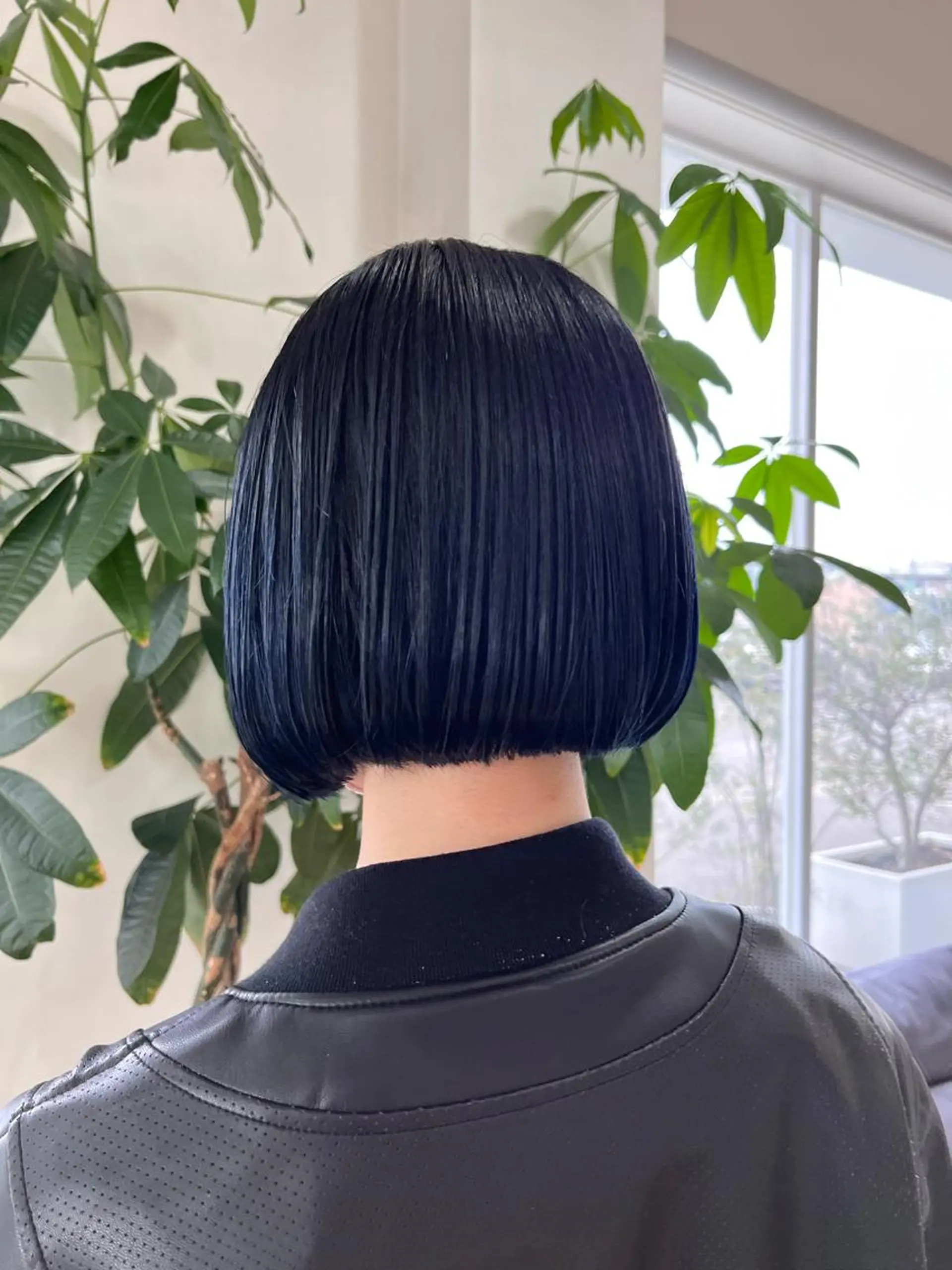 ショート ボブ カット ヘアカラー 富永 美玖のヘアスタイル