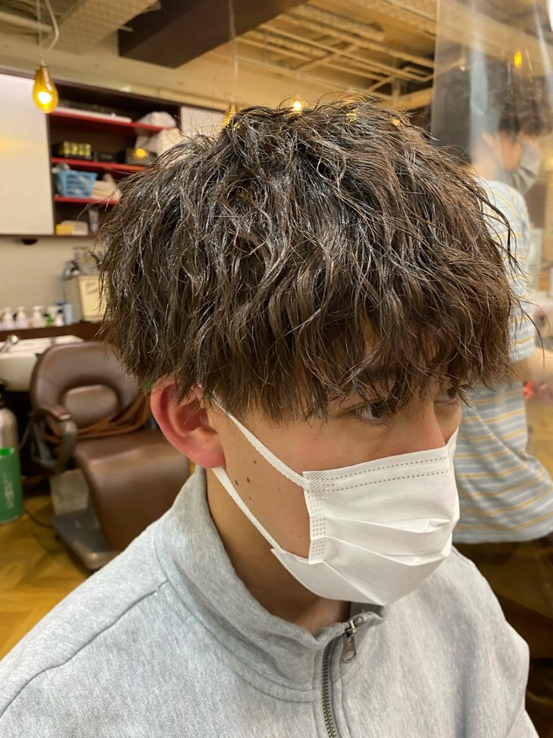 パーマ メンズ カット パーマ 柏のセンターパート のプロ関口 柊太のヘアスタイル