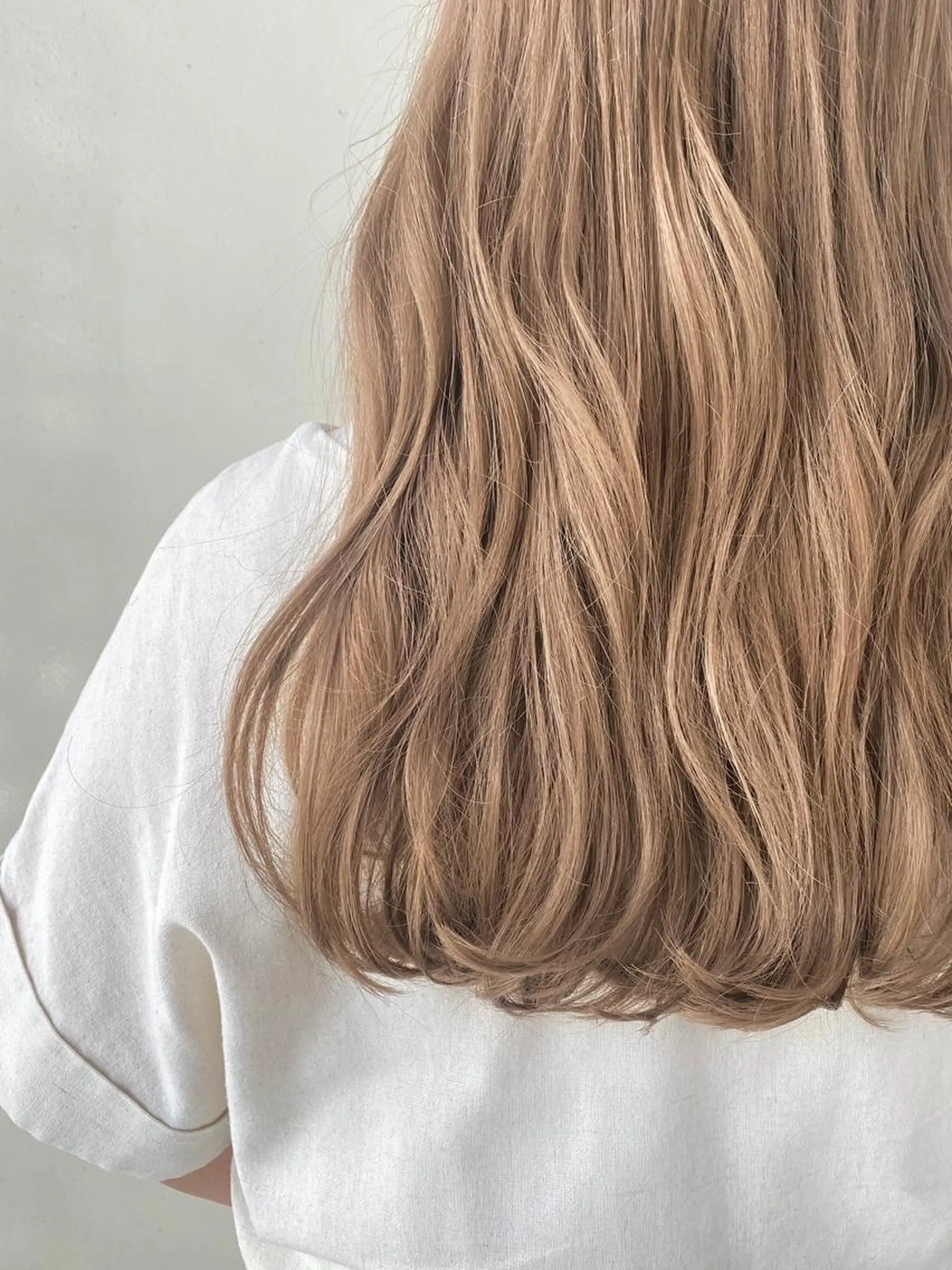 ロング カラー ANNA ／艶髪／ハイトーンのヘアスタイル