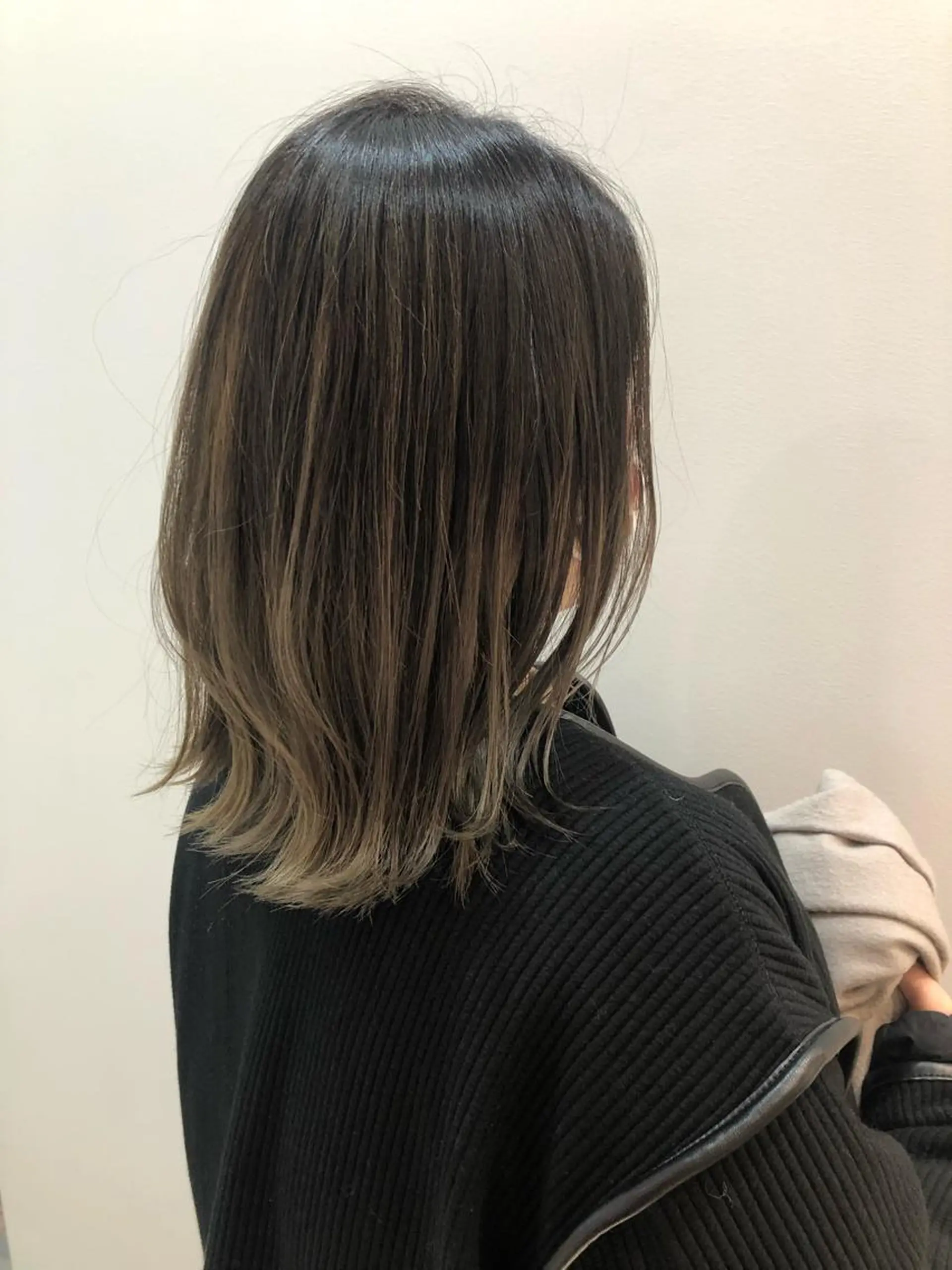 ミディアム カラー ブリーチ デザインカラー ヘアカラー レイヤー/お顔まわり 暖色カラー🍑Amiのヘアスタイル