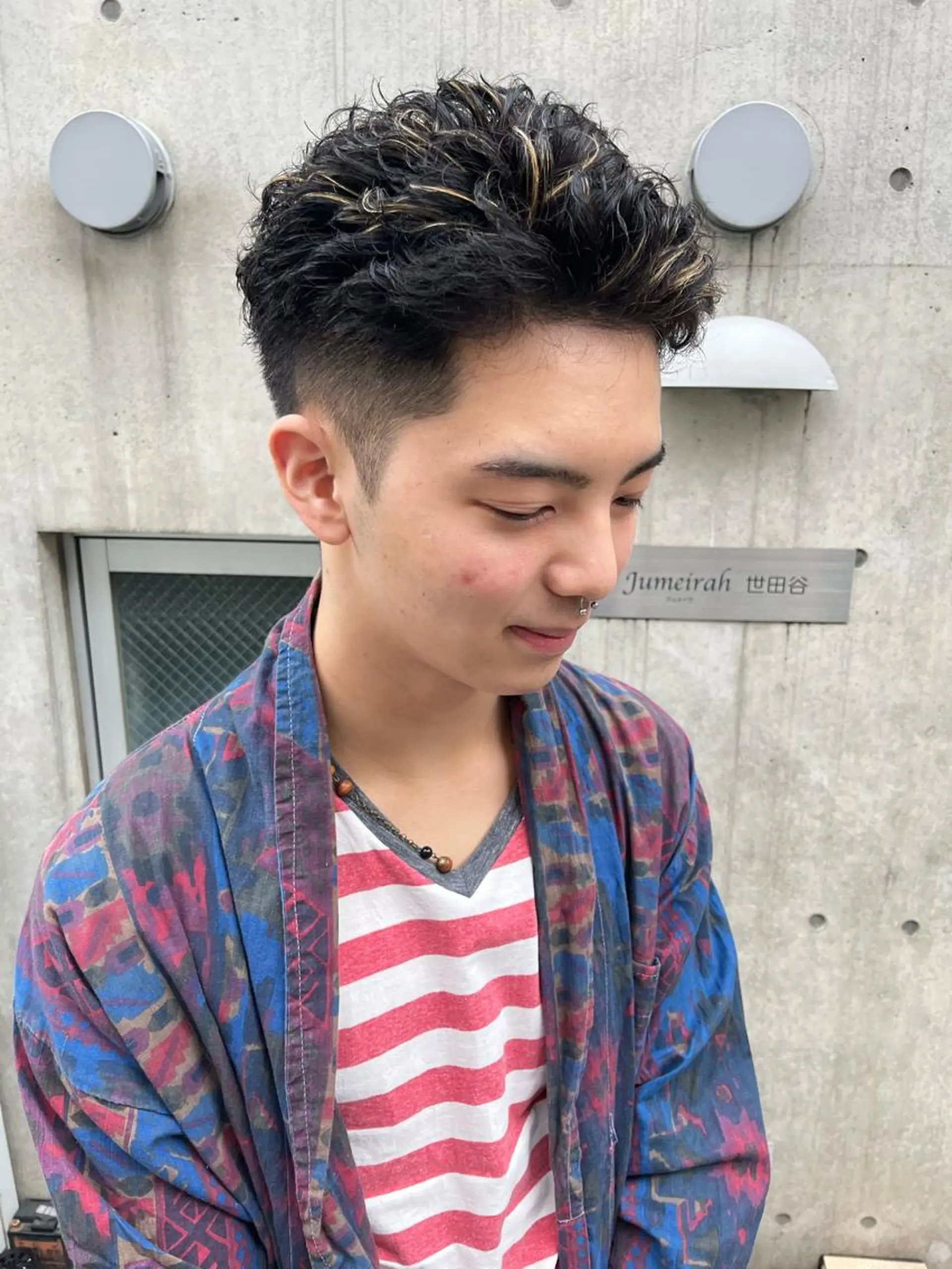 ショート カラー パーマ ヘアアレンジ メンズ オールバック メンズハイライト メンズパーマ メンズショート ハイライトカラー メンズパーマの達人 🌟川内絵人のヘアスタイル