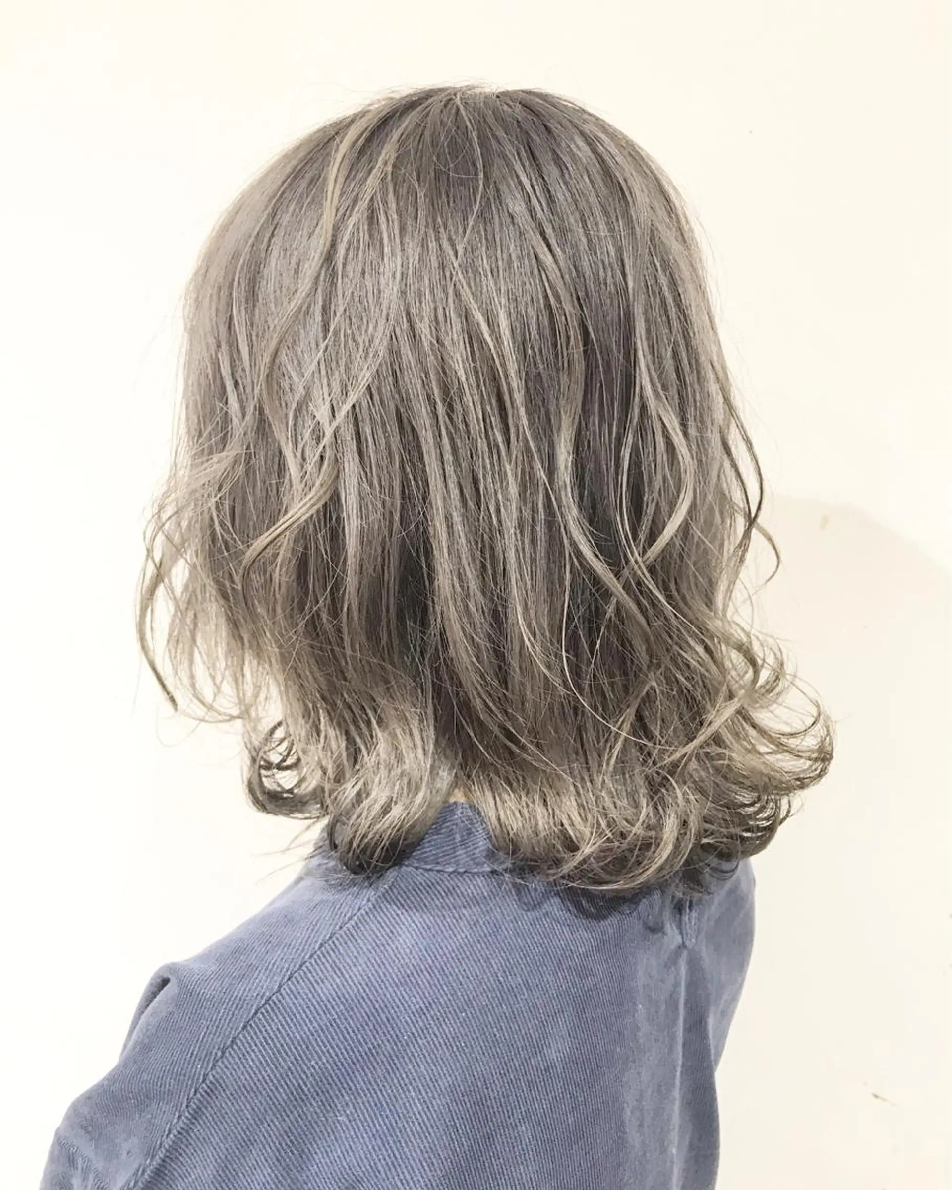 ミディアム カラー バレイヤージュ グレージュ シルバー シルバーグレージュ レイヤーカット 限定クーポン 💕大量更新ブリーチのヘアスタイル
